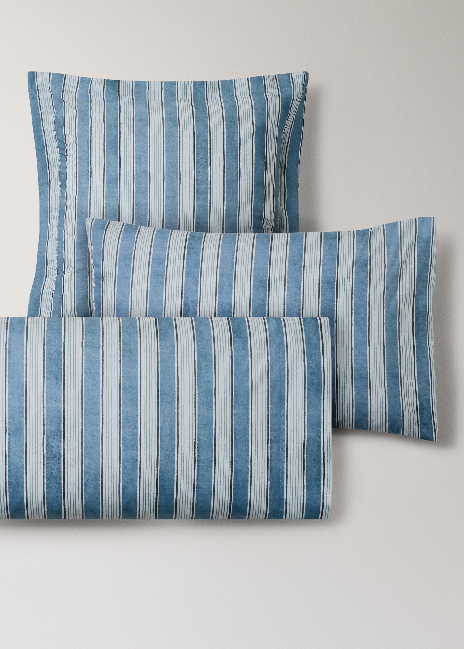 Two wide stripe watercolour pillow covers 50x75 cm - Details of the article 4