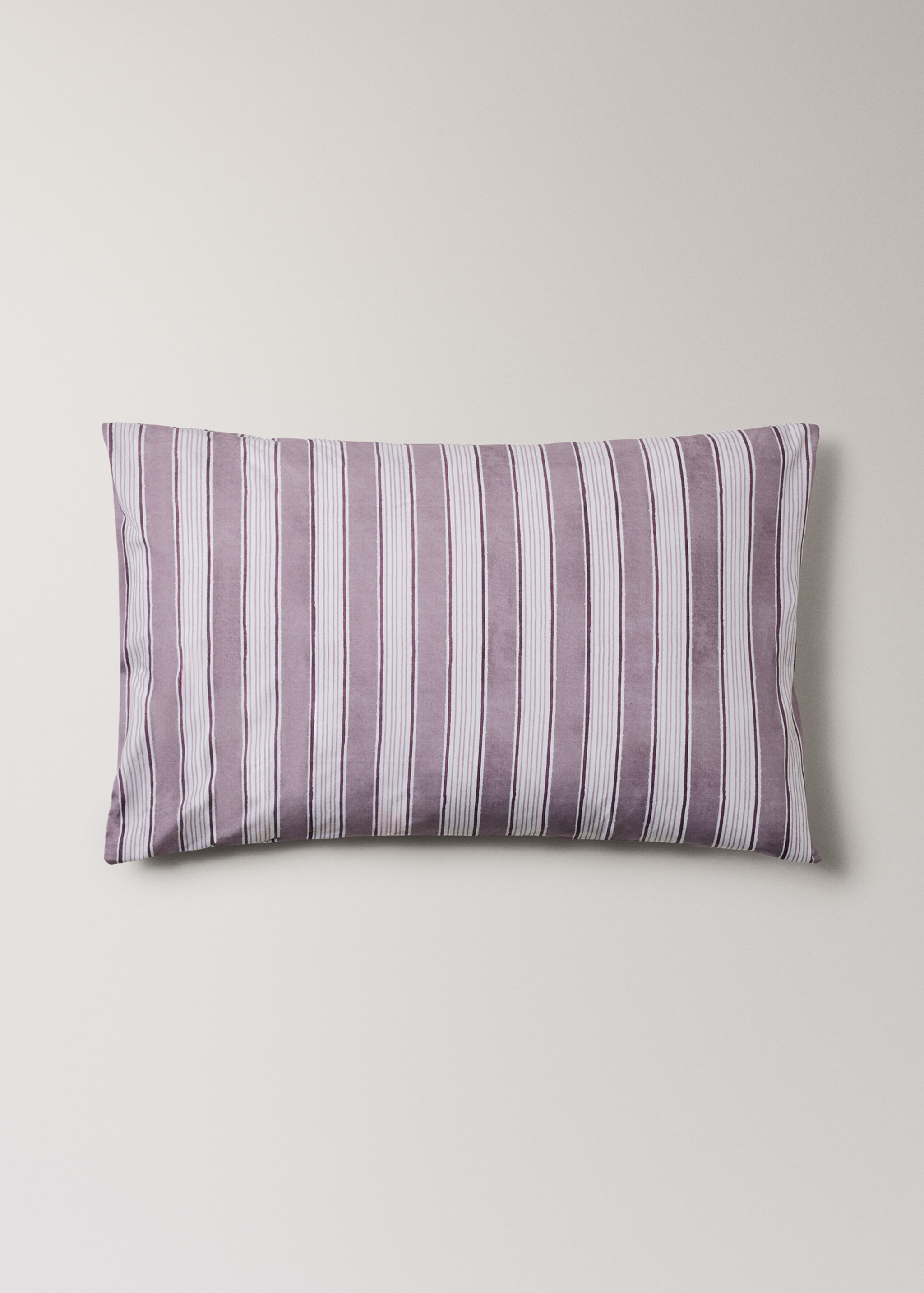 Two wide stripe watercolour pillowcases 50x75 cm - Article without model, Blackberry. Ref: 27012944-00.