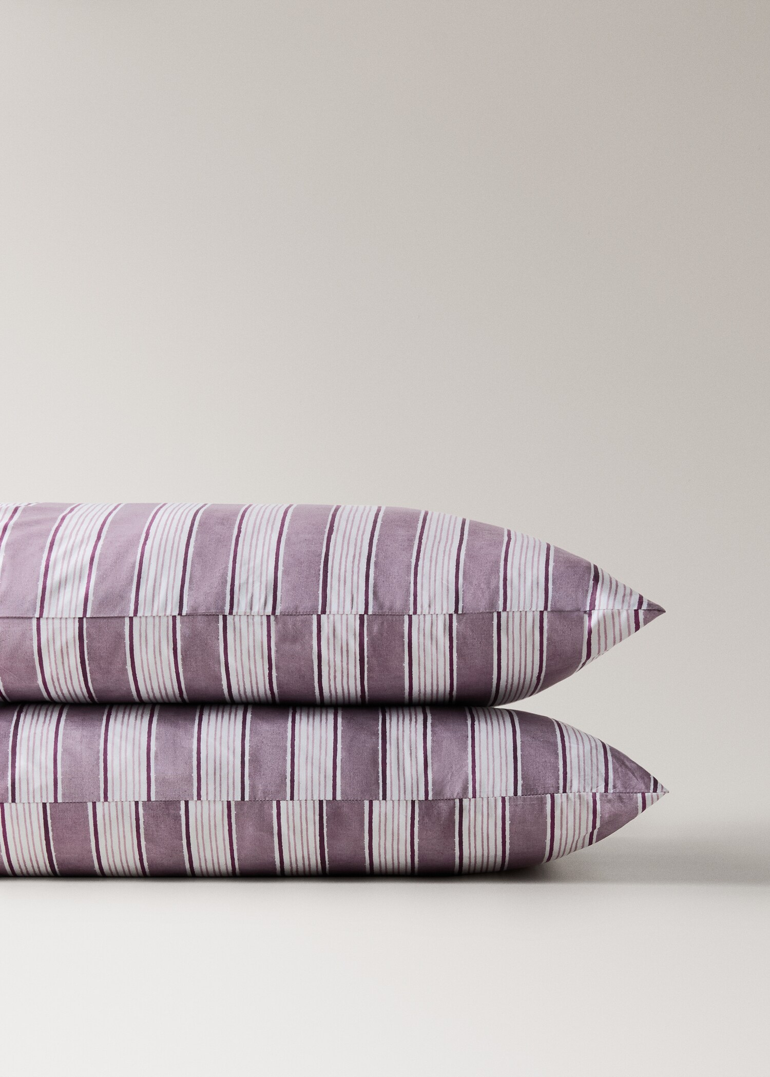 Two wide stripe watercolour pillowcases 50x75 cm - Details of the article 3