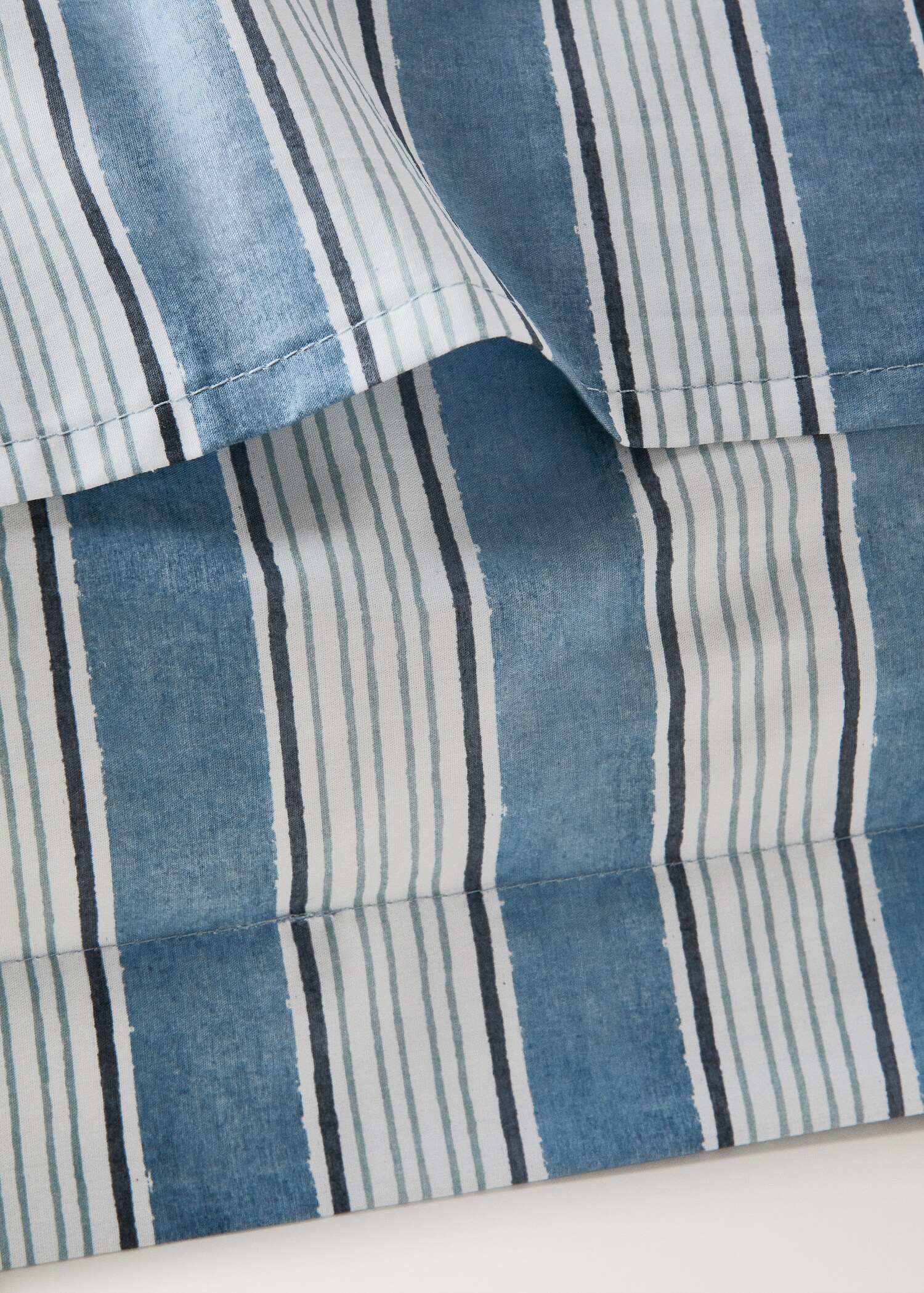 Dos fundas almohadas rayas anchas acuarela 60x60 cm - Detalle del artículo 1