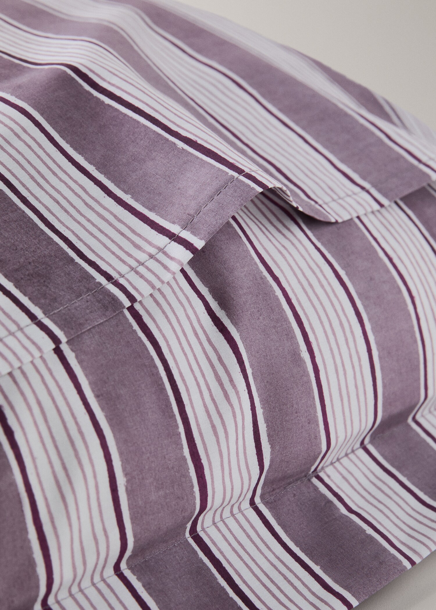 Två örngott med breda akvarellränder 60x60 cm - Detaljer om artikeln 2