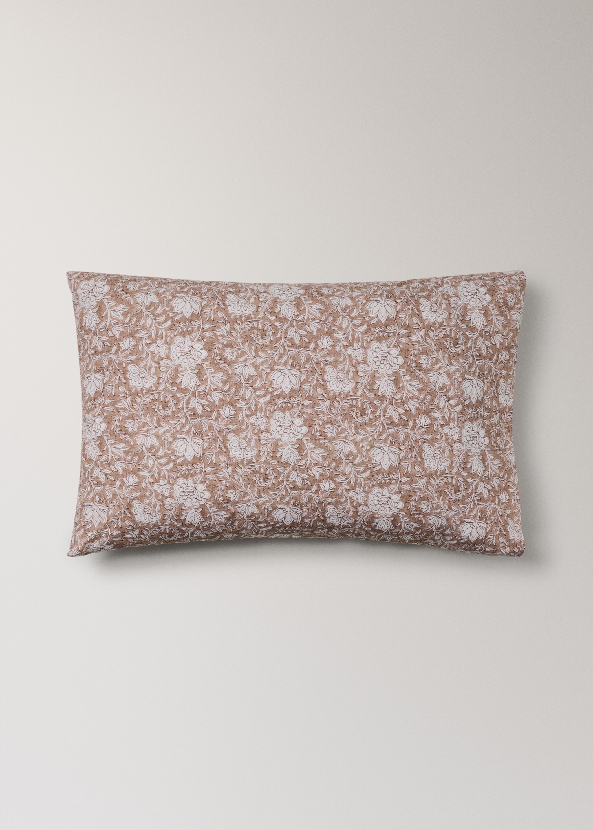 Two pillowcases with fine stripe print 50x75 cm - Article without model, Tobacco Brown. Ref: 27012950-00.