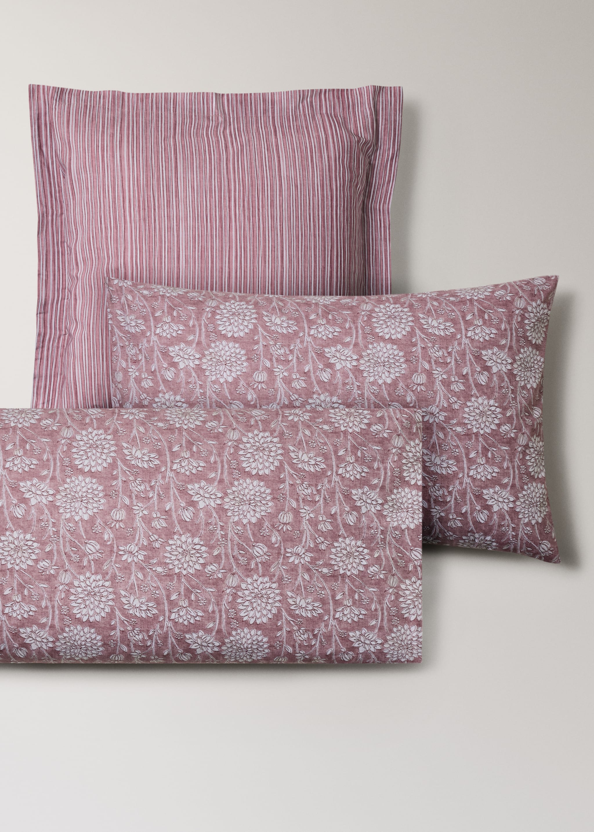 Two pillowcases with fine stripe pattern 50x75 cm - Details of the article 3, Pale Pink. Ref: 27012950-00.