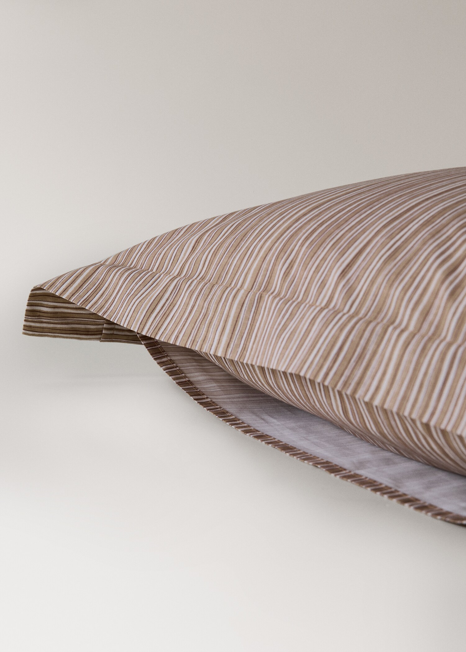 Two pillowcases with fine stripe pattern 60x60 cm - Details of the article 2