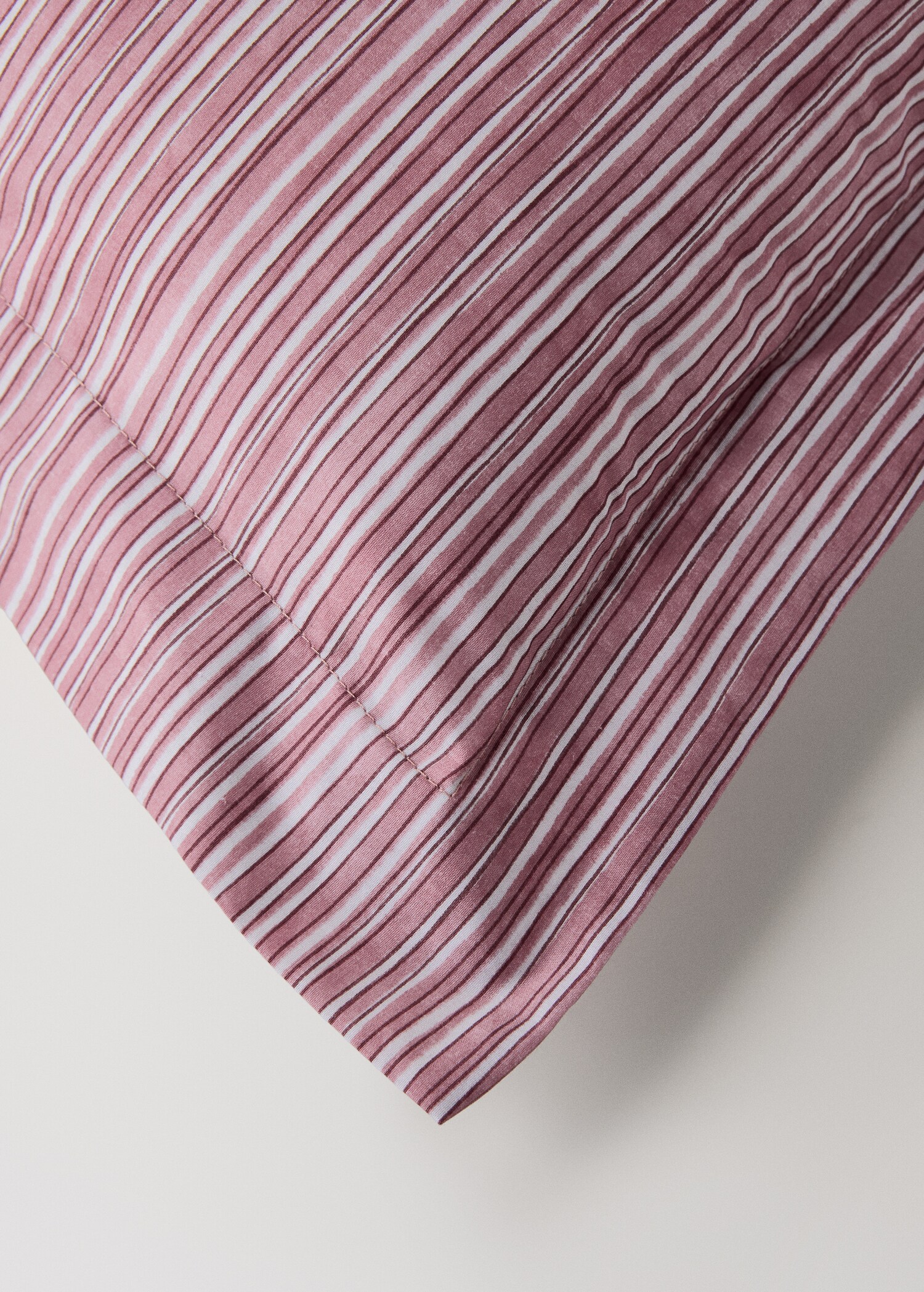 Two pillowcases with fine stripe pattern 60x60 cm - Details of the article 1
