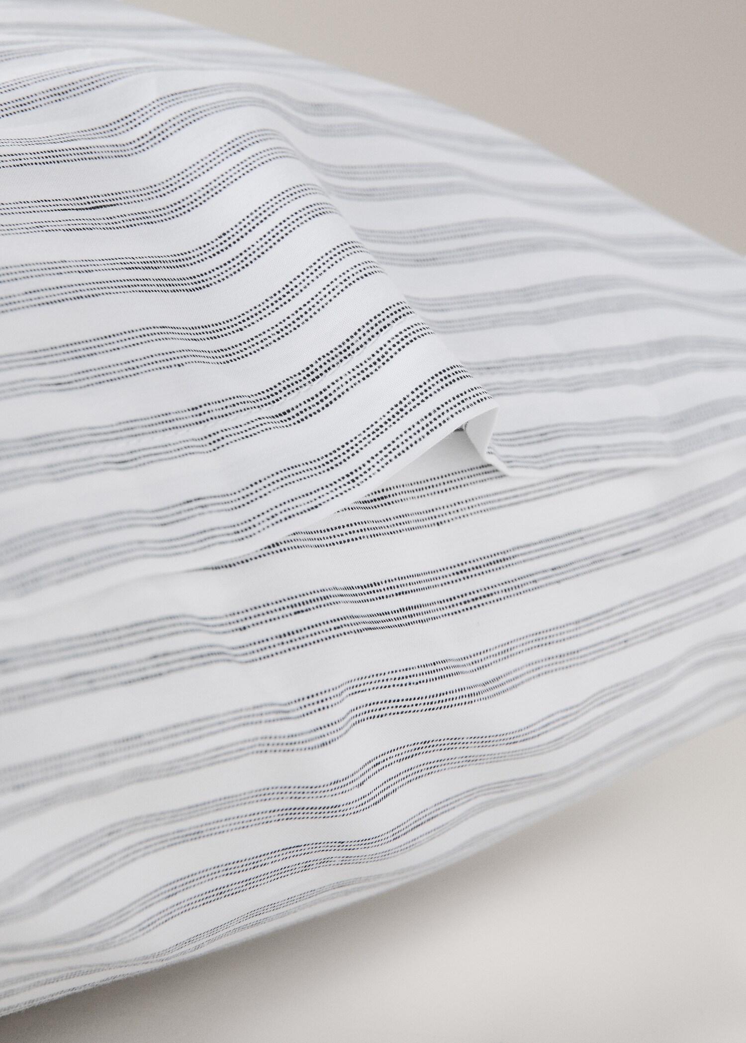 Two percale striped pillowcases 50x75 cm - Details of the article 1
