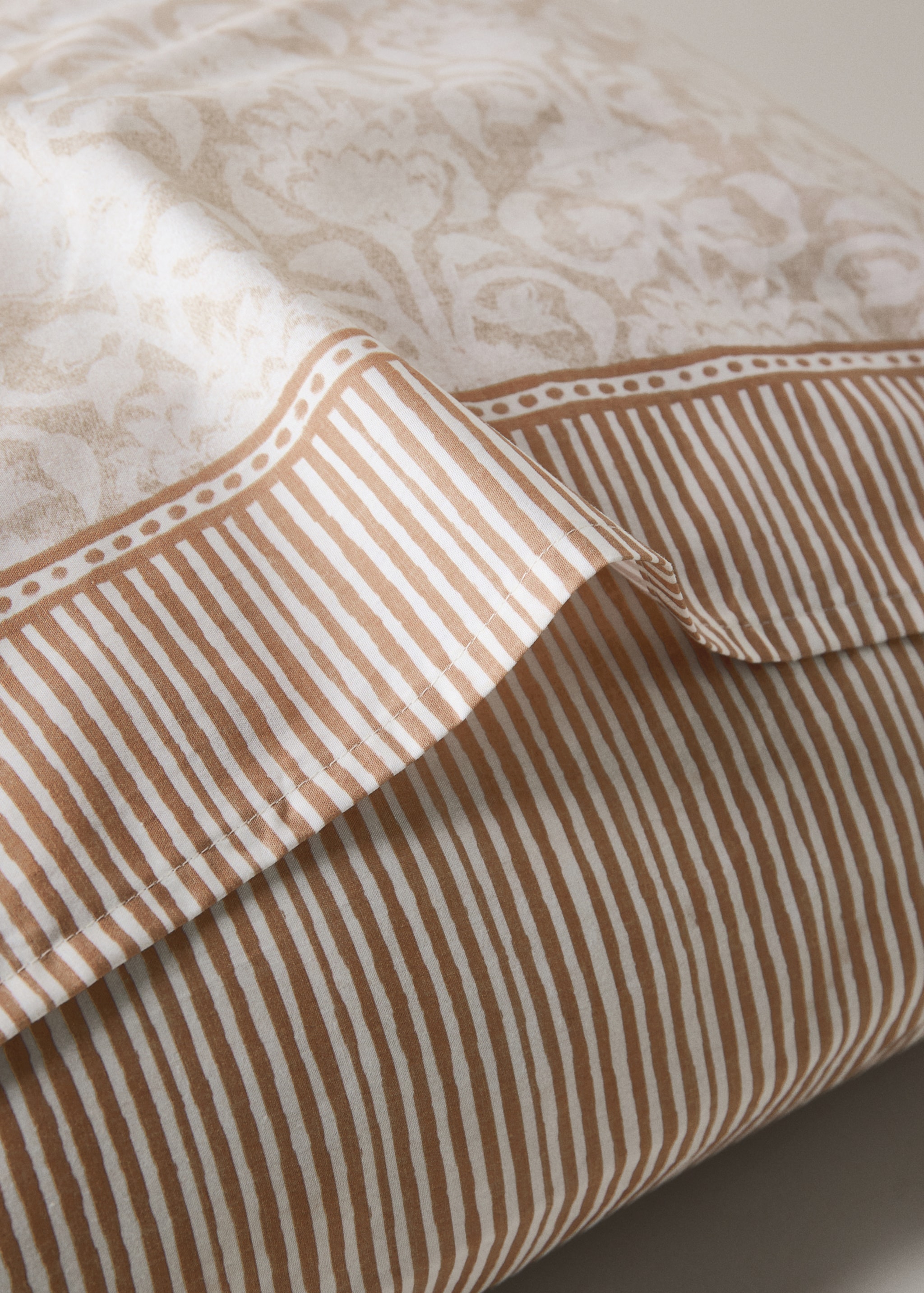 Cotton percale pillowcases with floral border design 60x60 cm - Details of the article 1, Ochre. Ref: 27012957-00.