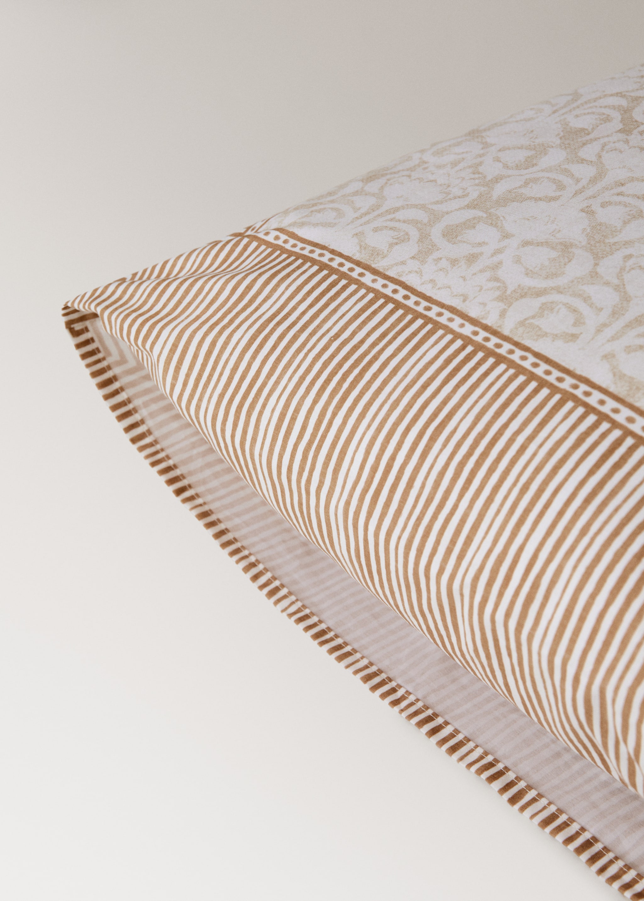 Cotton percale pillowcases with floral border design 60x60 cm - Details of the article 2, Ochre. Ref: 27012957-00.