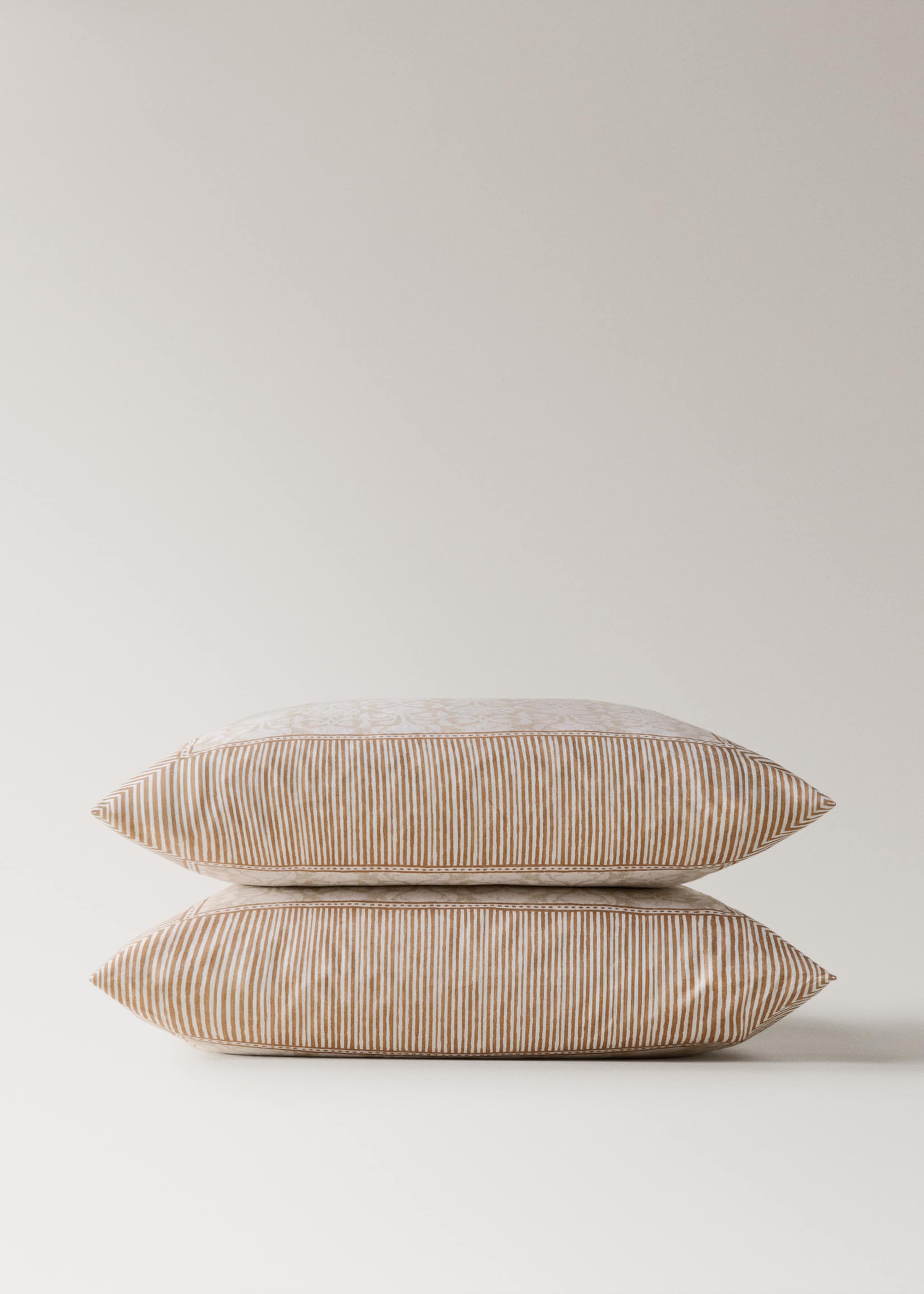 Cotton percale pillowcases with floral border design 60x60 cm - Details of the article 3, Ochre. Ref: 27012957-00.