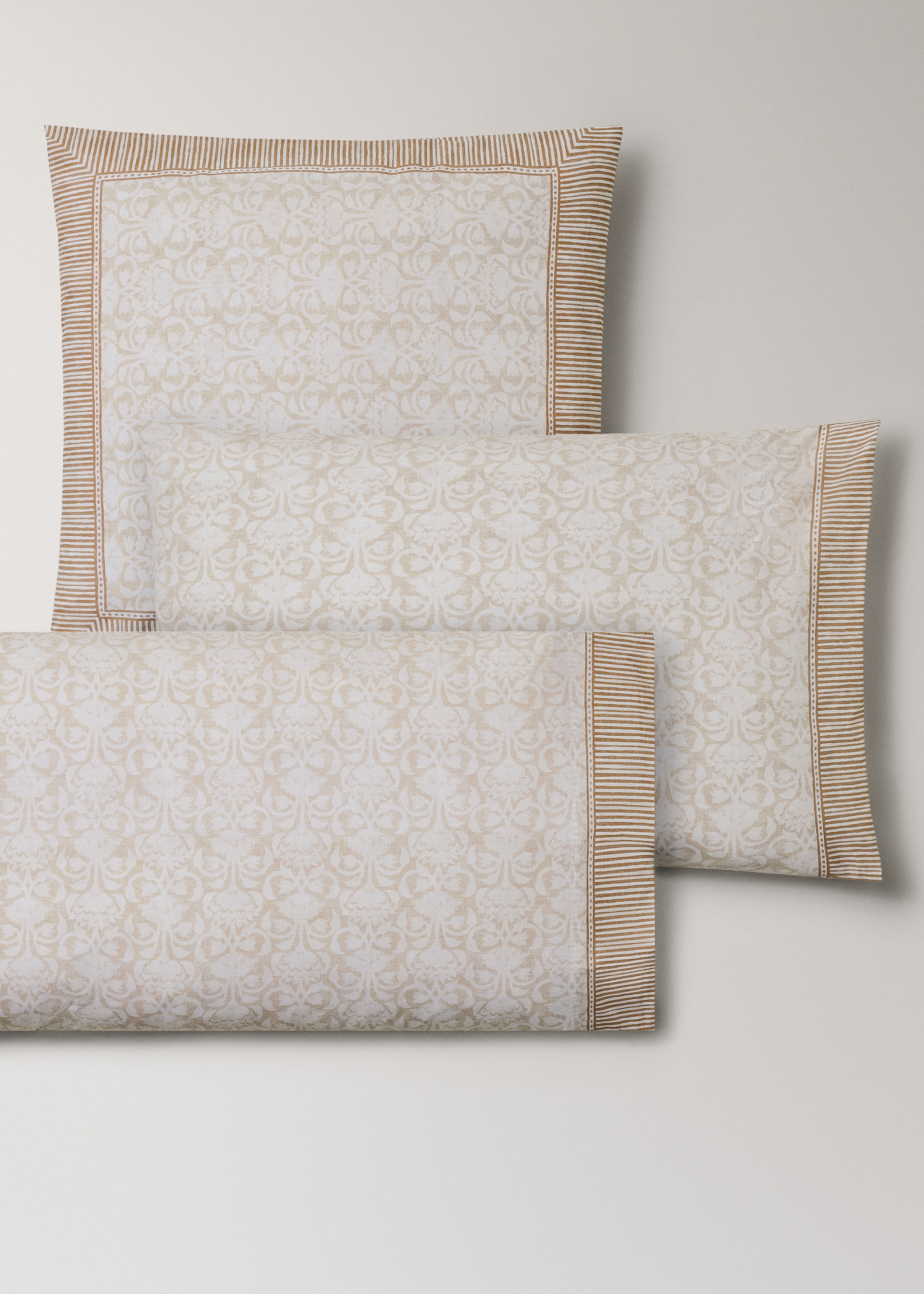 Cotton percale pillowcases with floral border design 60x60 cm - Details of the article 4, Ochre. Ref: 27012957-00.