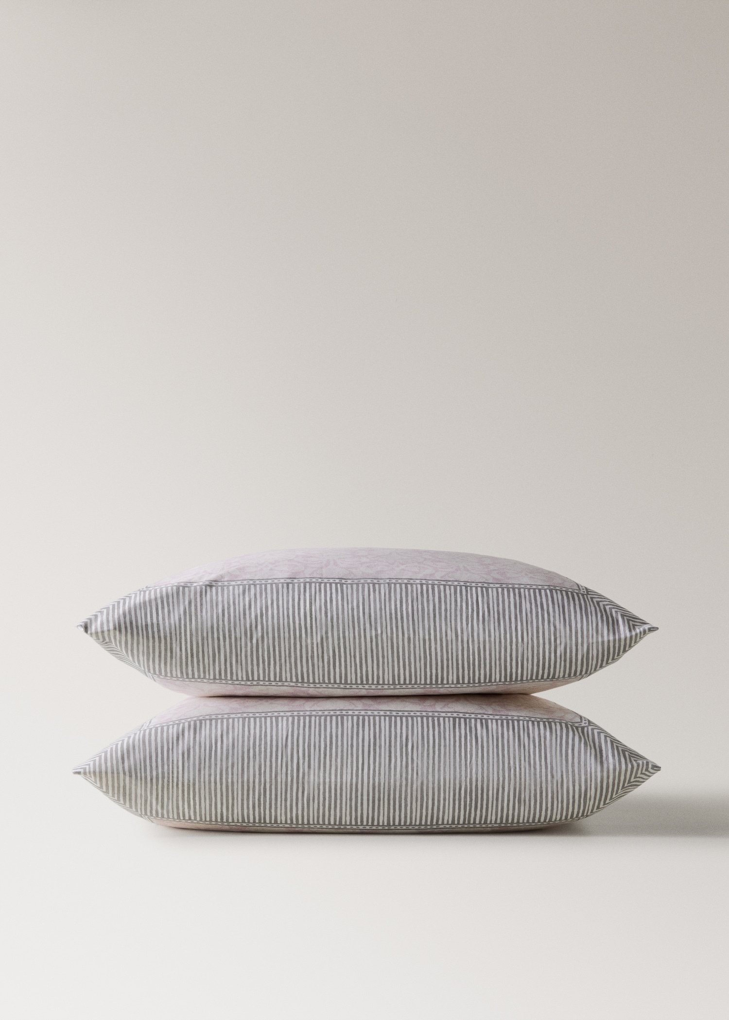 Cotton percale pillowcases with floral border design 60x60 cm - Details of the article 3