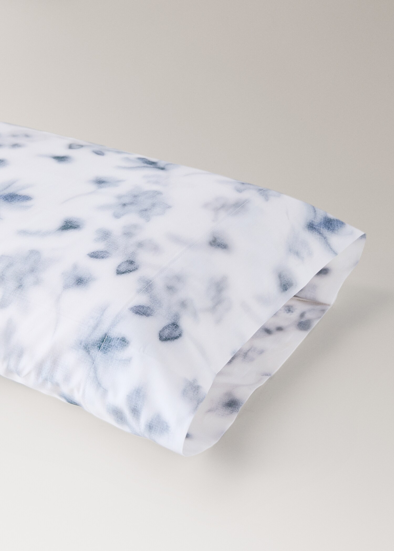 Elmosódott virágmintás perkál párnahuzat, 45x110 cm - A termék adatai 2