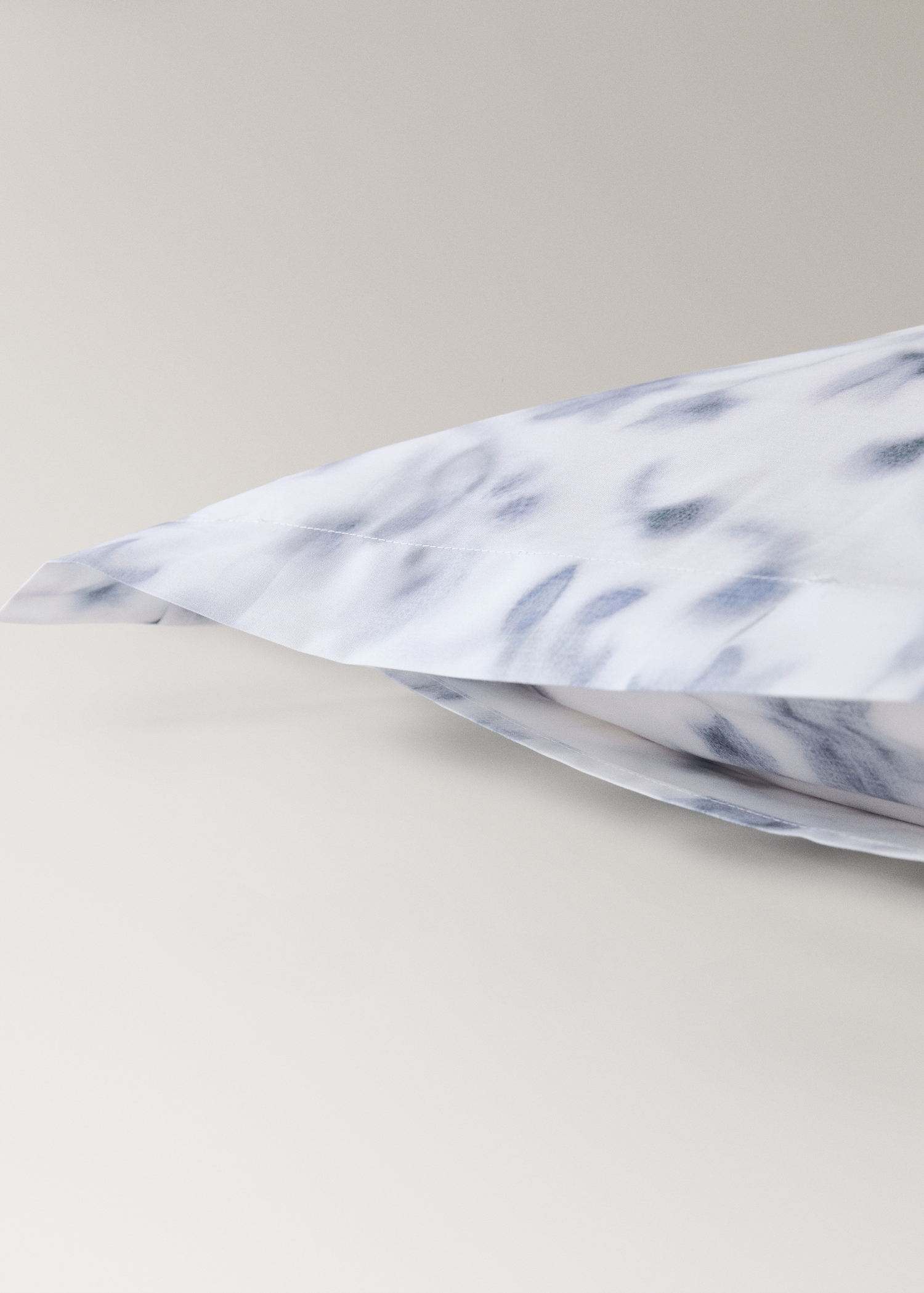 Dues fundes coixí percala flor difuminada 60x60 cm - Detall de l'article 2