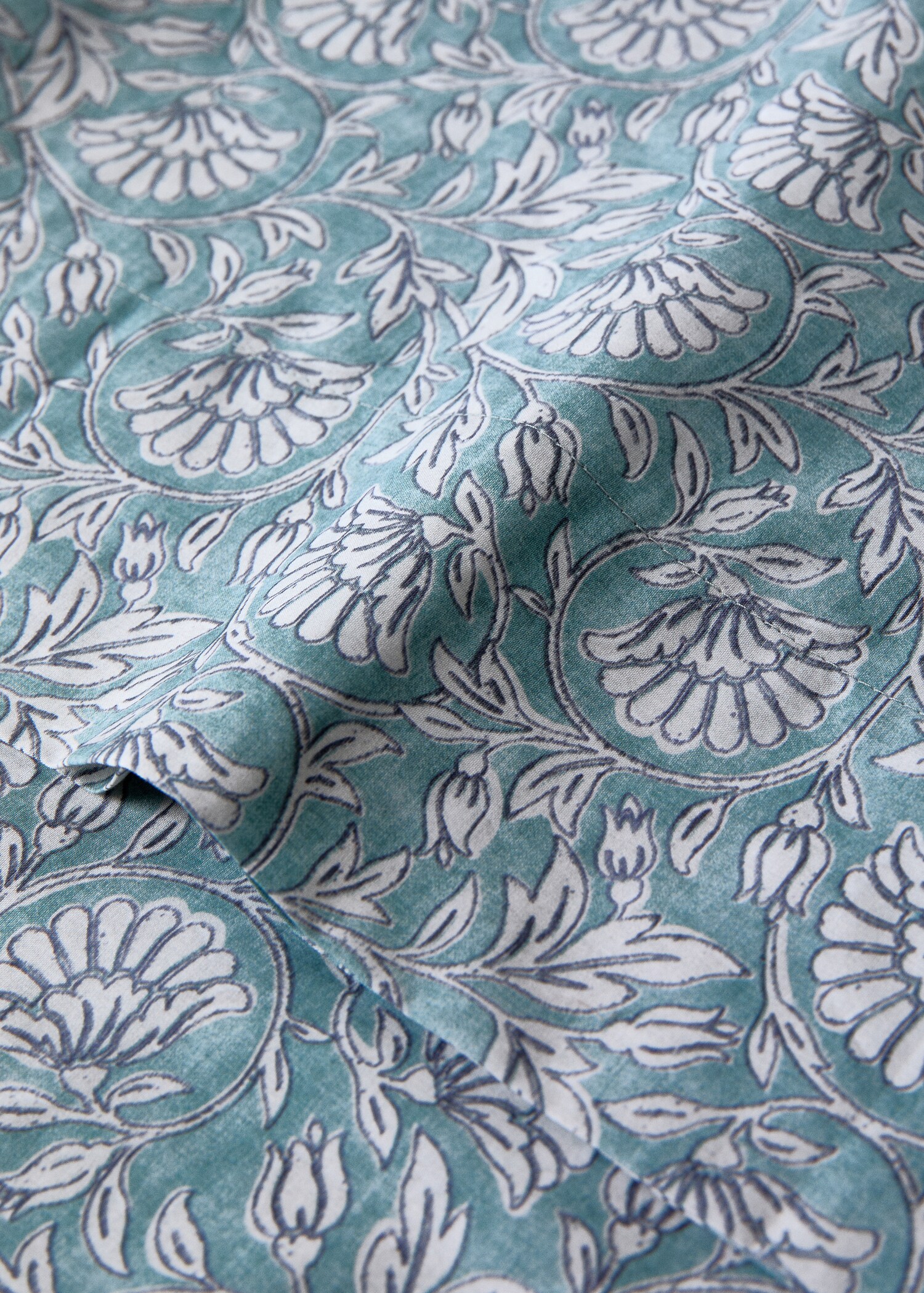 Decorative floral print pillowcase with irregular motifs 45x110 cm - Details of the article 1