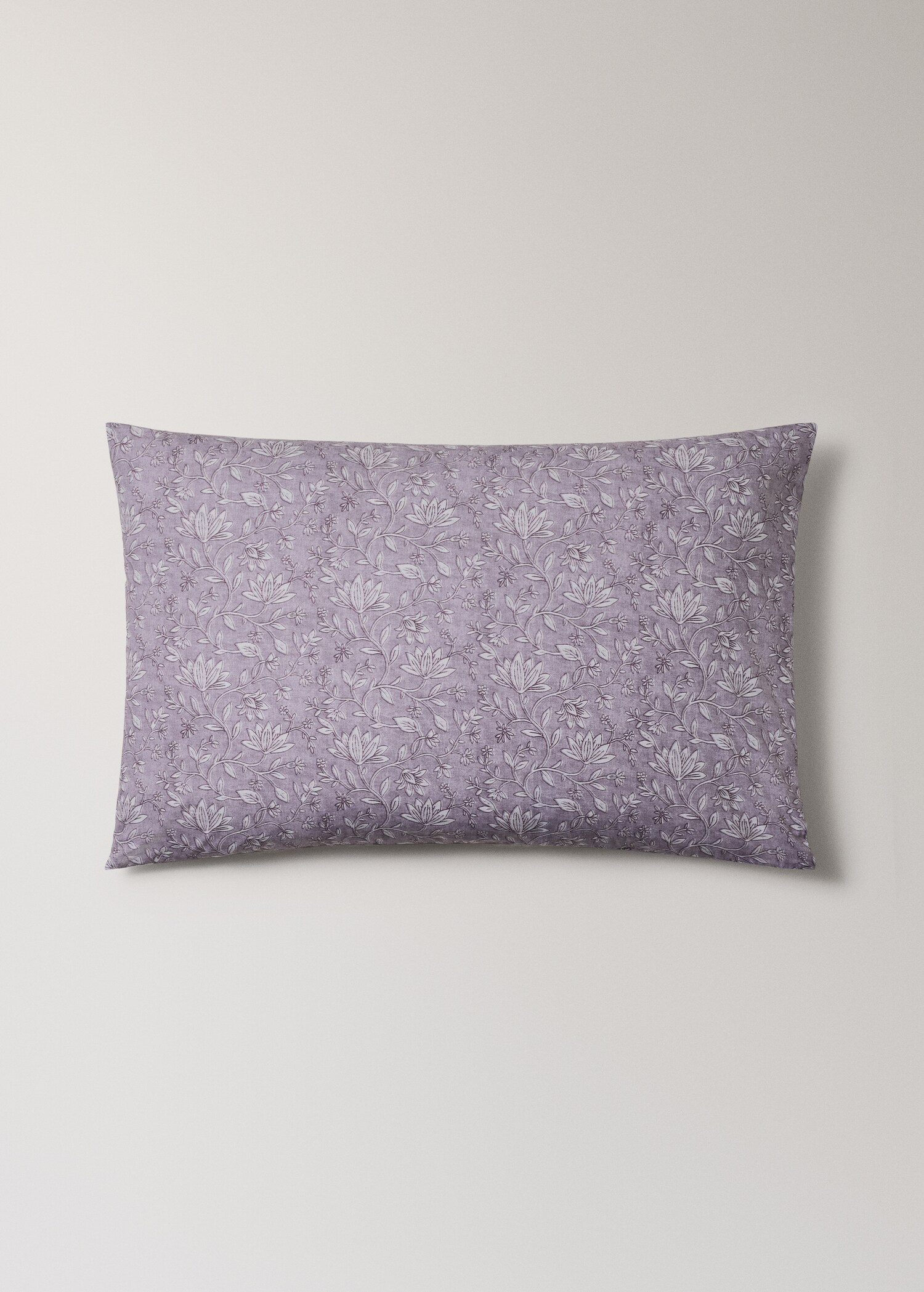 Two decorative floral print pillowcases 50x75 cm - Article without model