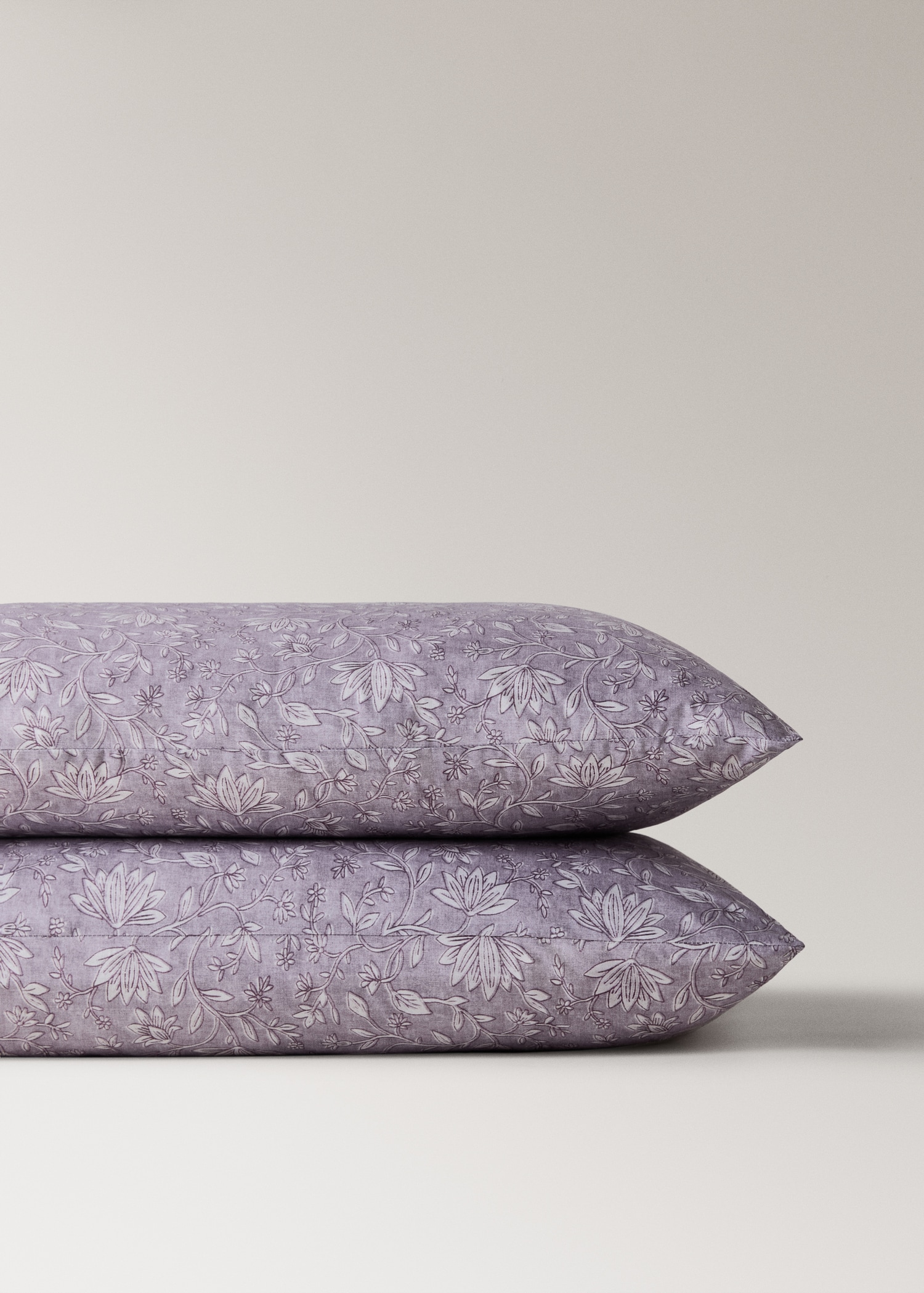 Two decorative floral print pillowcases 50x75 cm - Details of the article 3