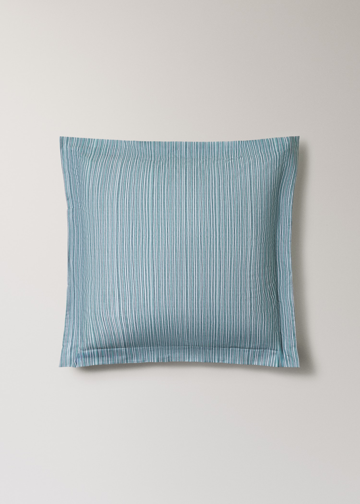 Two decorative floral print pillow covers 60x60 cm - Article without model