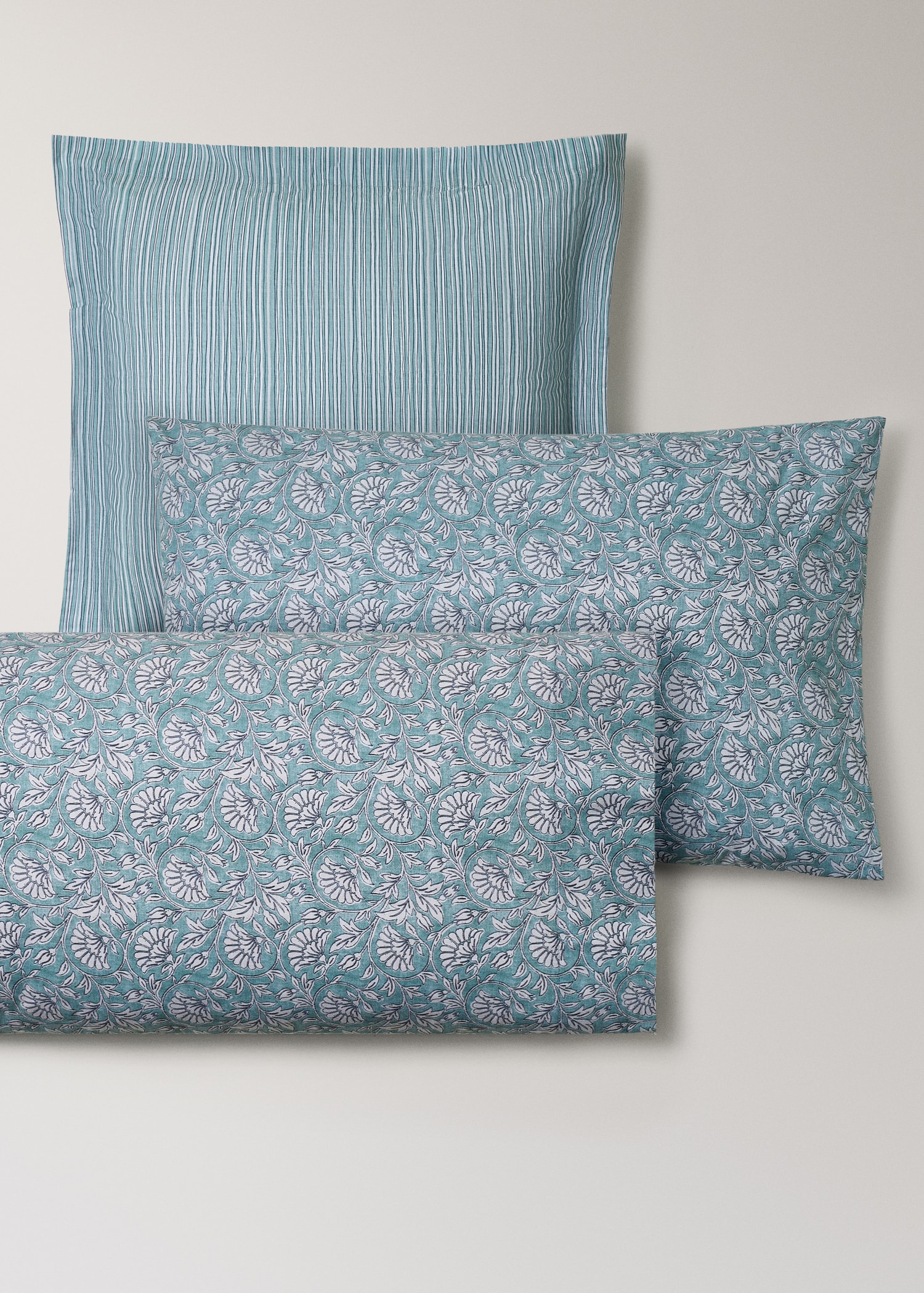Two decorative floral print pillow covers 60x60 cm - Details of the article 4