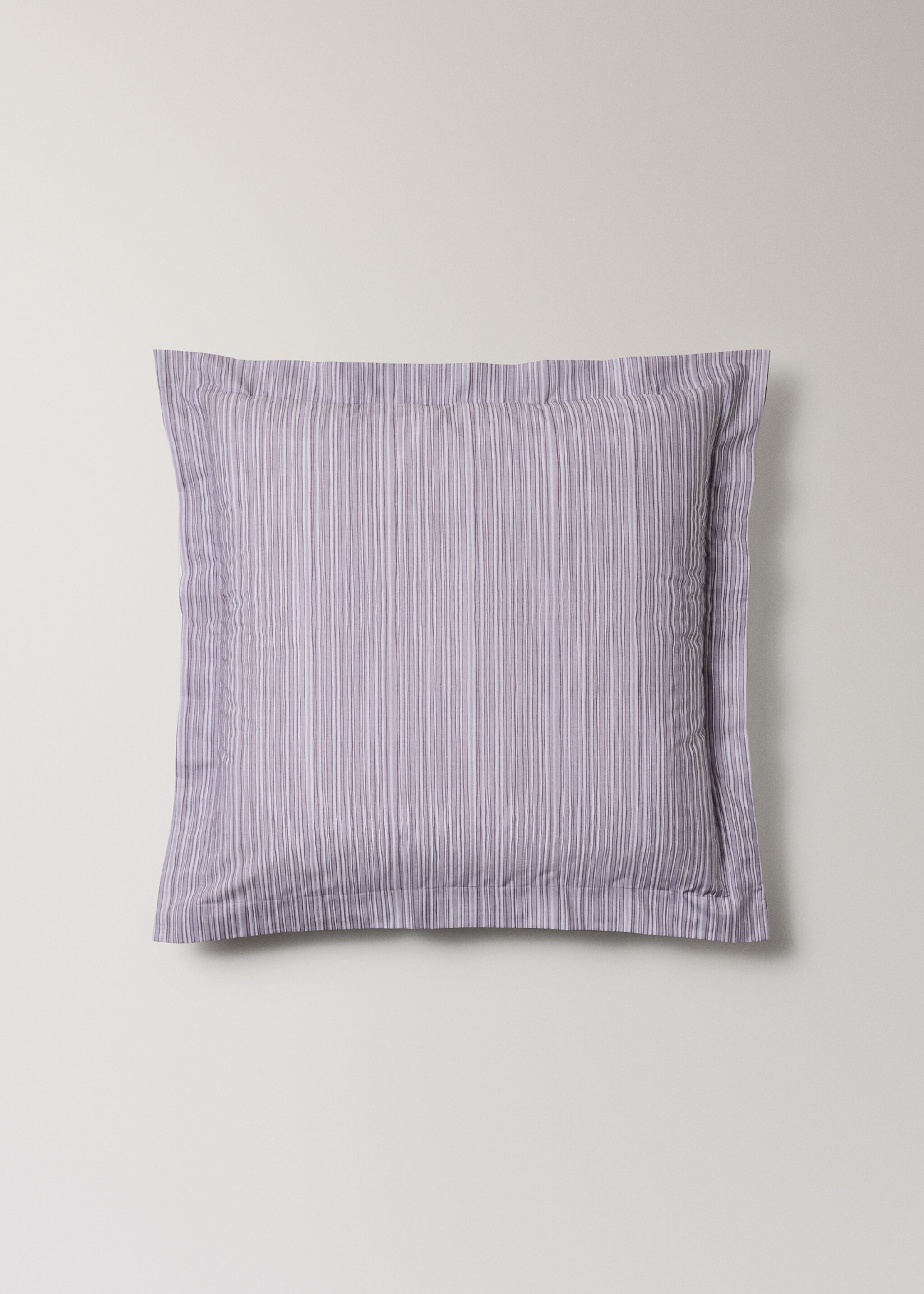 Two decorative floral print pillow covers 60x60 cm - Article without model, Light/Pastel Purple. Ref: 27012963-00.