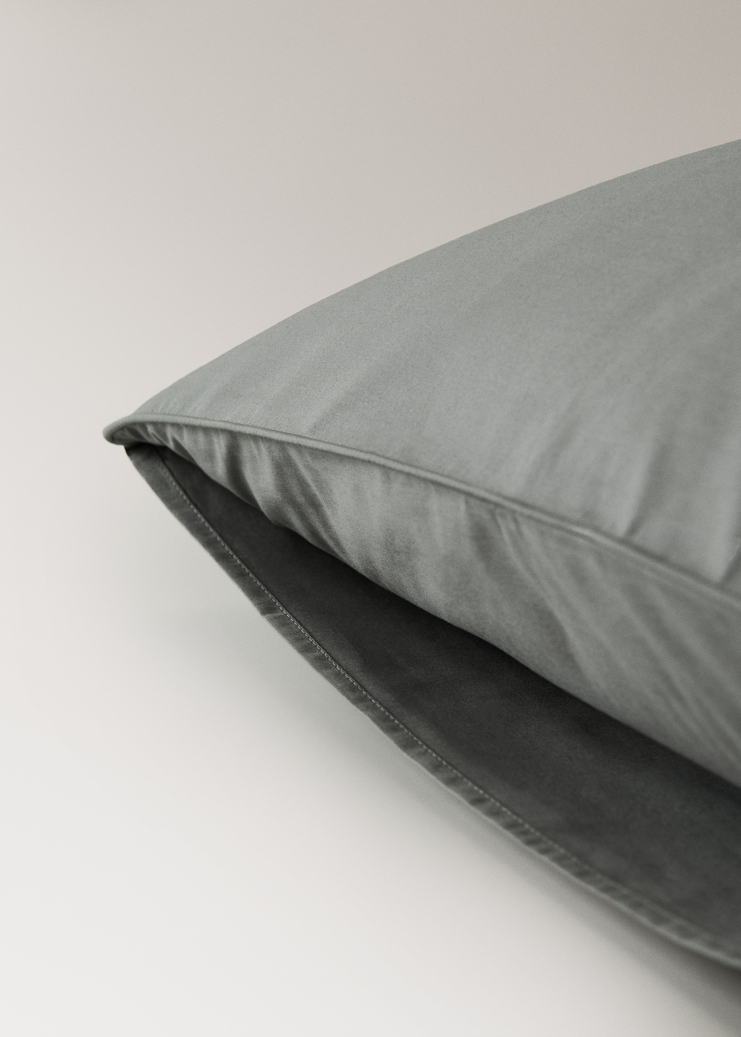 Two 500-thread count cotton percale pillowcases with rounded piping detail 60x60 cm - Details of the article 2