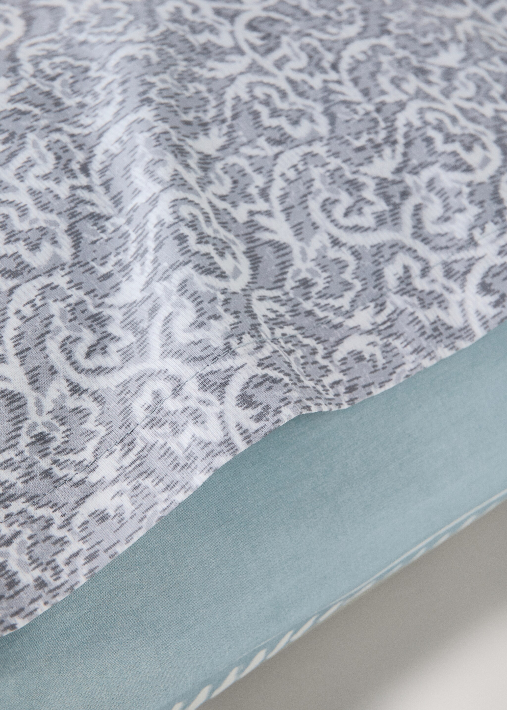 Two percale pillowcases with decorative floral border and striped trim 50x75 cm - Details of the article 1, Light/Pastel Grey. Ref: 27012968-00.