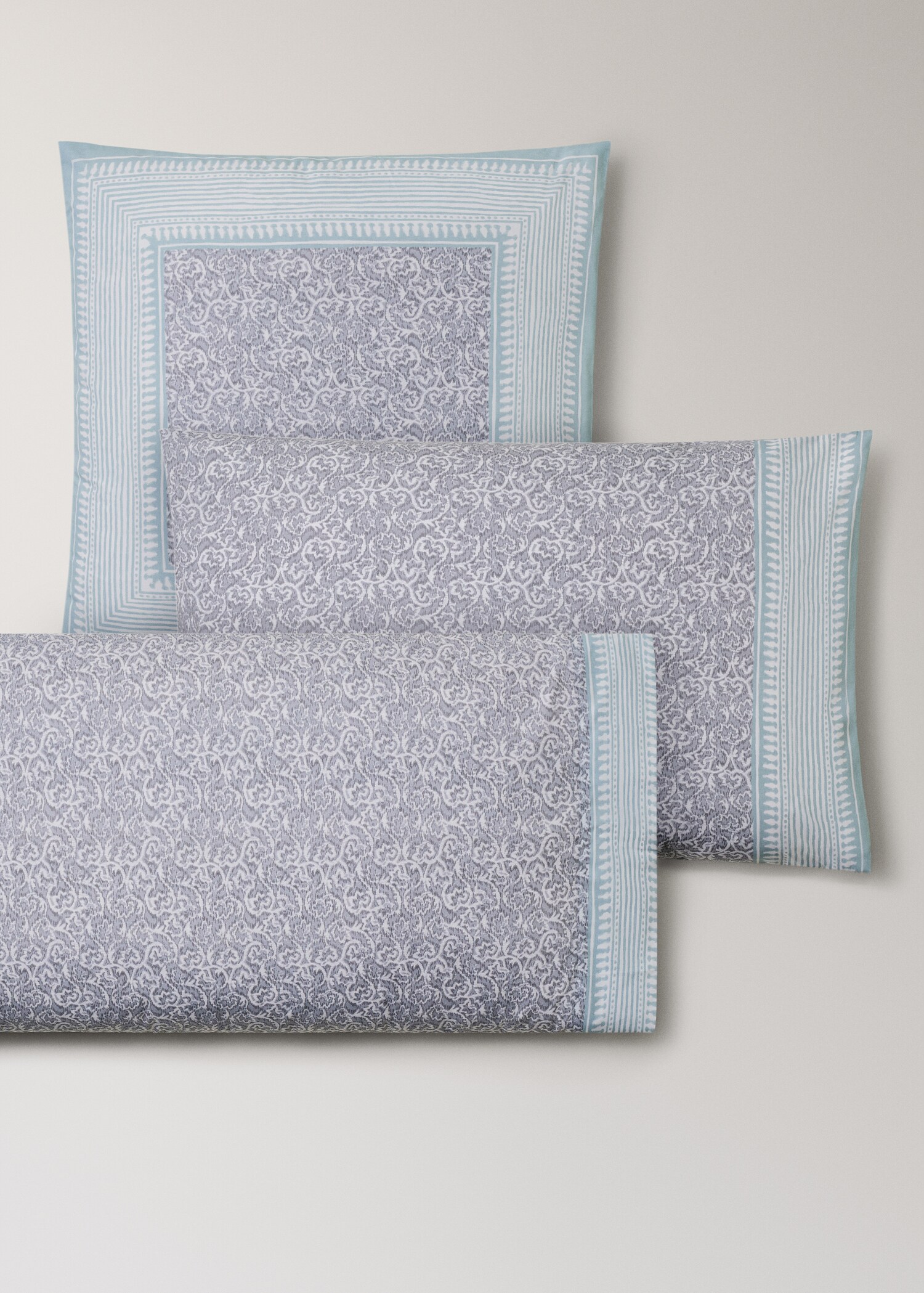 Two cotton percale pillowcases with decorative floral border and striped trim 60x60 cm - Details of the article 4