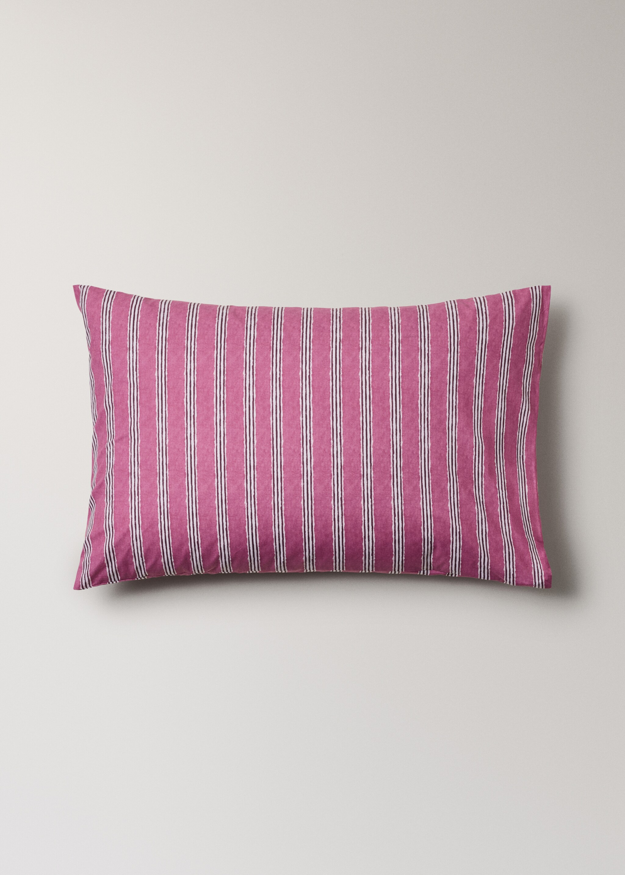 Set van twee kussenslopen van perkal-katoen met driekleurige strepen 50x75 cm - Artikel zonder model, Kersenrood. Ref: 27012971-00.