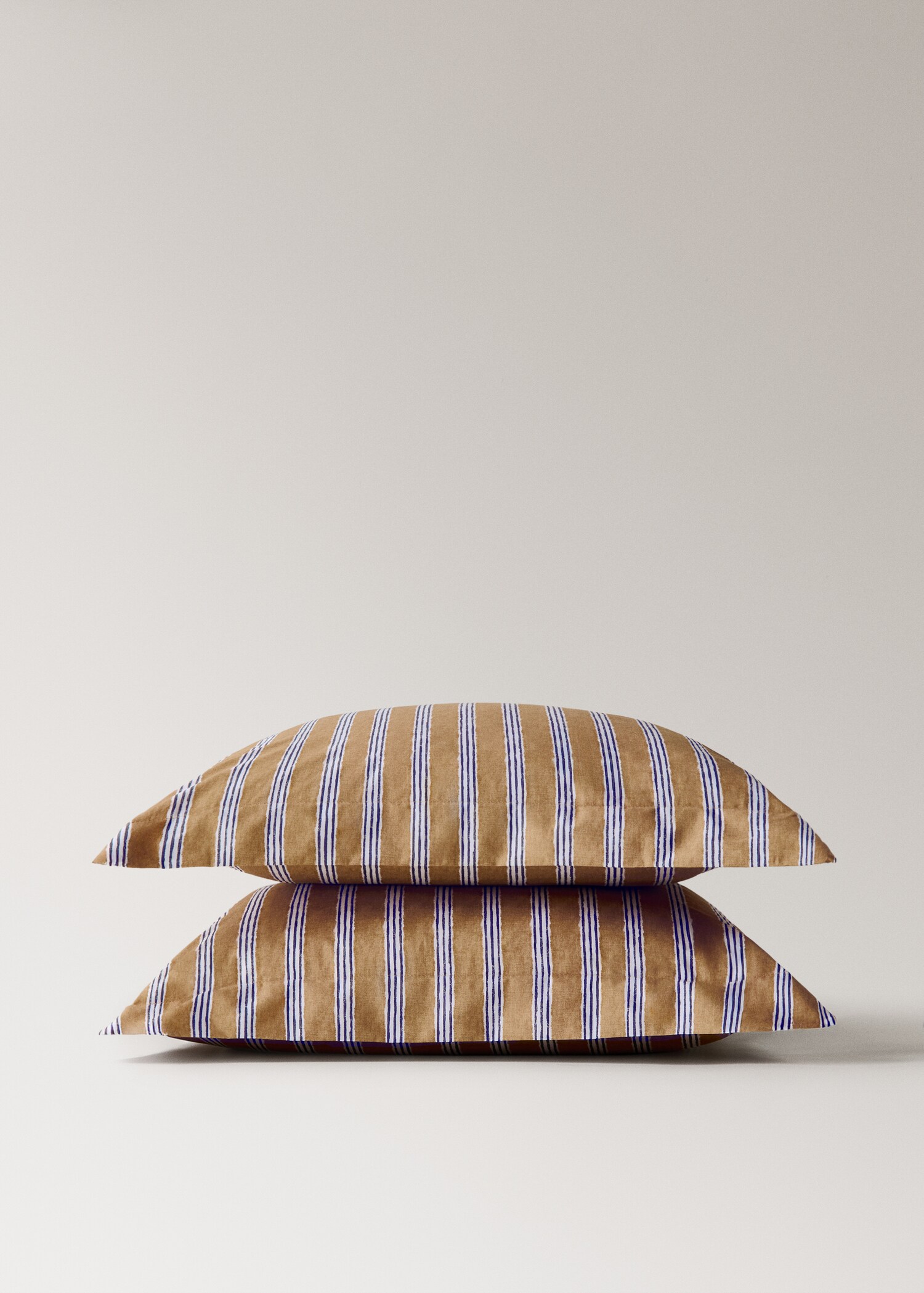 Two tricolour striped percale cotton pillowcases 60x60 cm - Details of the article 3