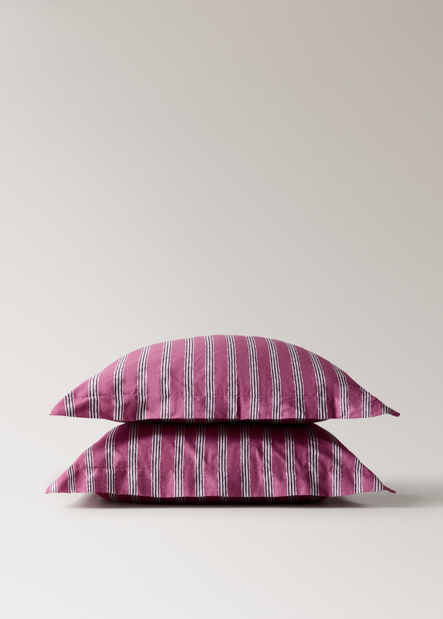 Two tricolour striped percale cotton pillowcases 60x60 cm - Details of the article 3