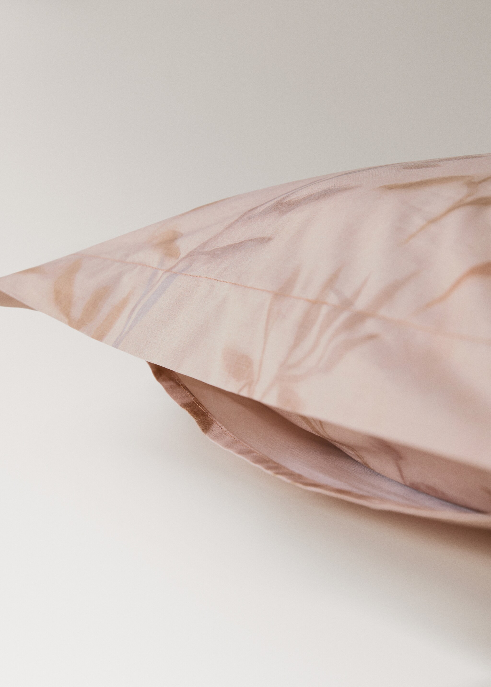 Dues fundes coixí cotó percala estampat fulles 60x60 cm - Detall de l'article 2, Préssec. Ref: 27012975-00.