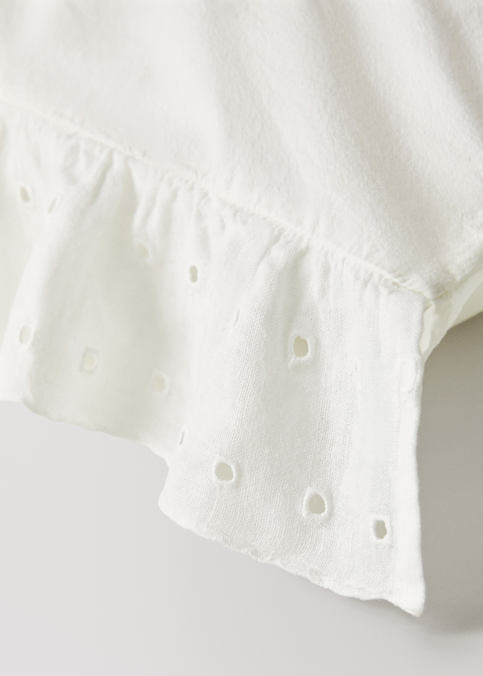 Two cotton garment-dyed pillowcases with linen ruffle 50x75 cm - Details of the article 3, Off White. Ref: 27012981-00.