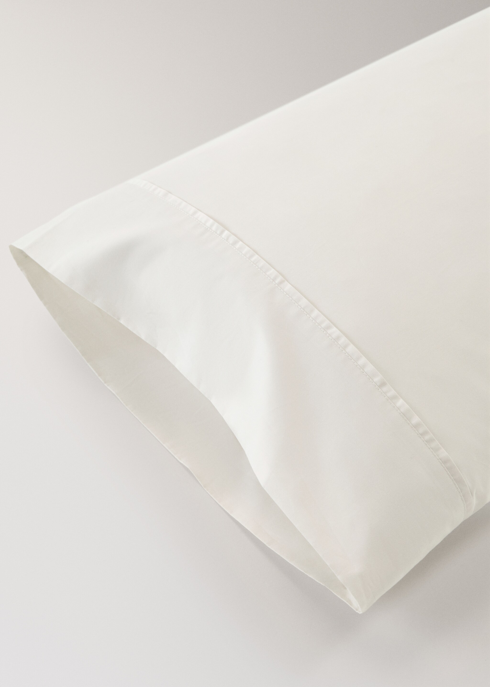 300-thread count cotton percale pillowcase, 45x110 cm - Details of the article 1, Ivory White. Ref: 27012984-00.