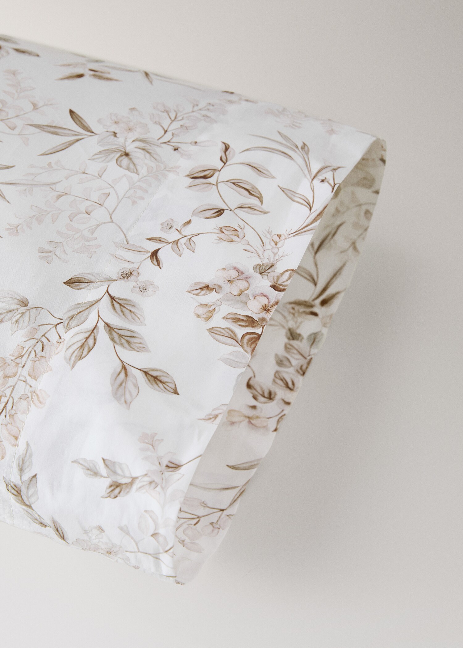 Two garden floral print pillow covers 60x60 cm - Details of the article 2