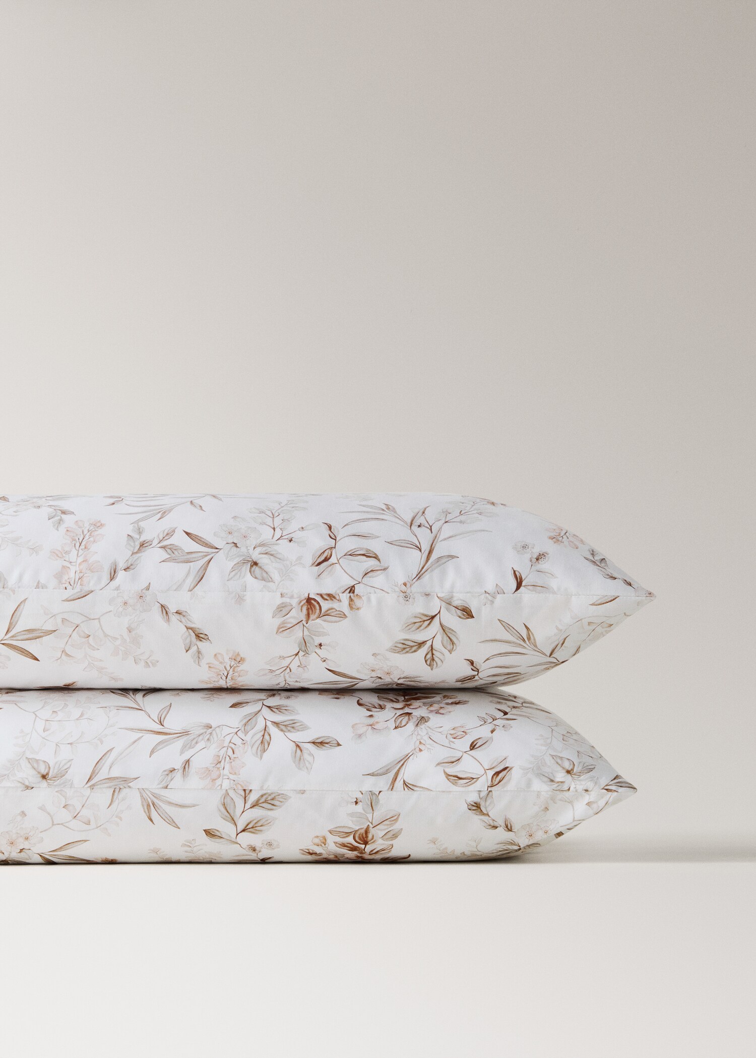 Two garden floral print pillowcases 50x75 cm - Details of the article 3