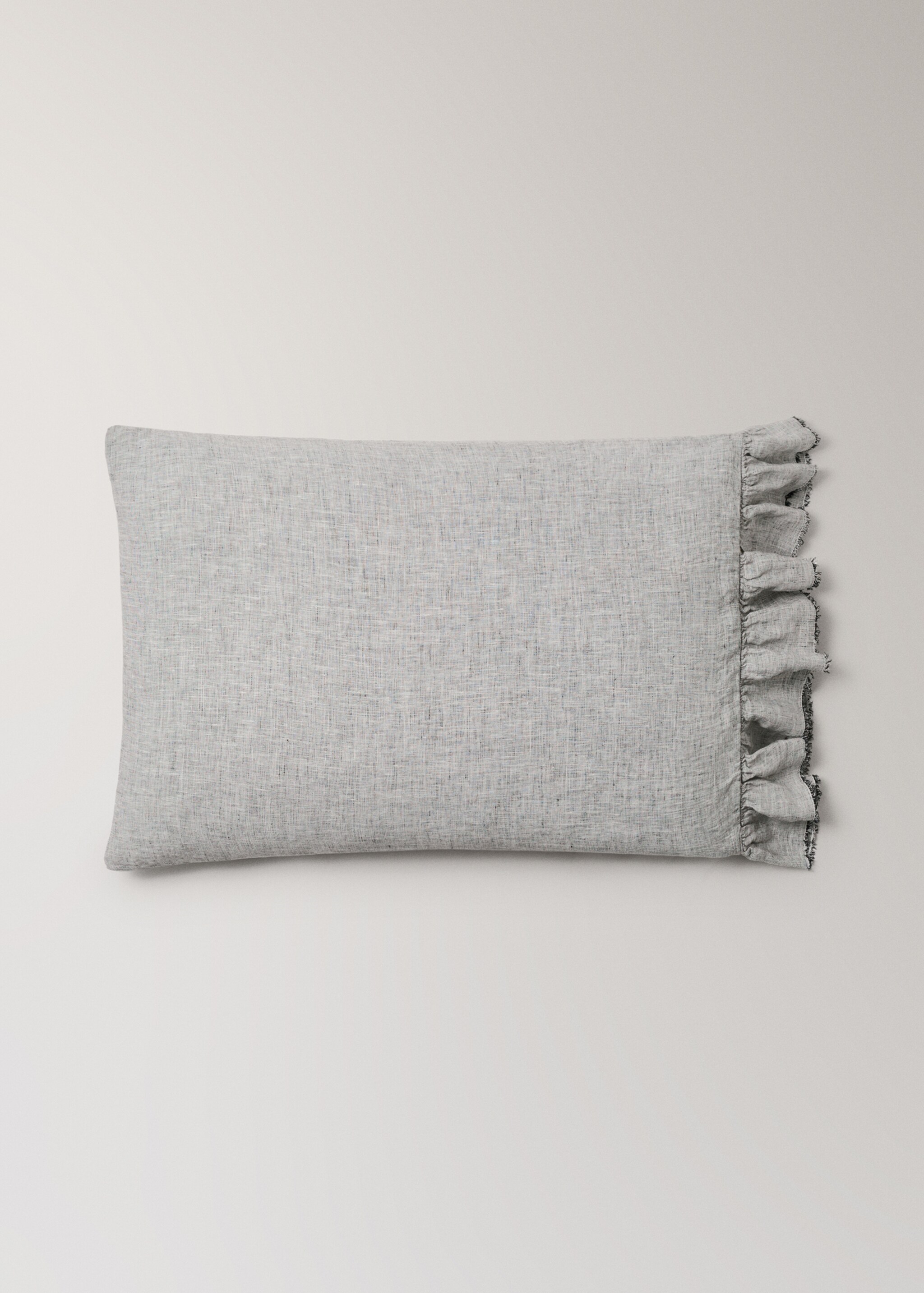 Linen ruffled pillowcase 50x75 cm - Article without model, Dark Heather Grey. Ref: 27012988-00.
