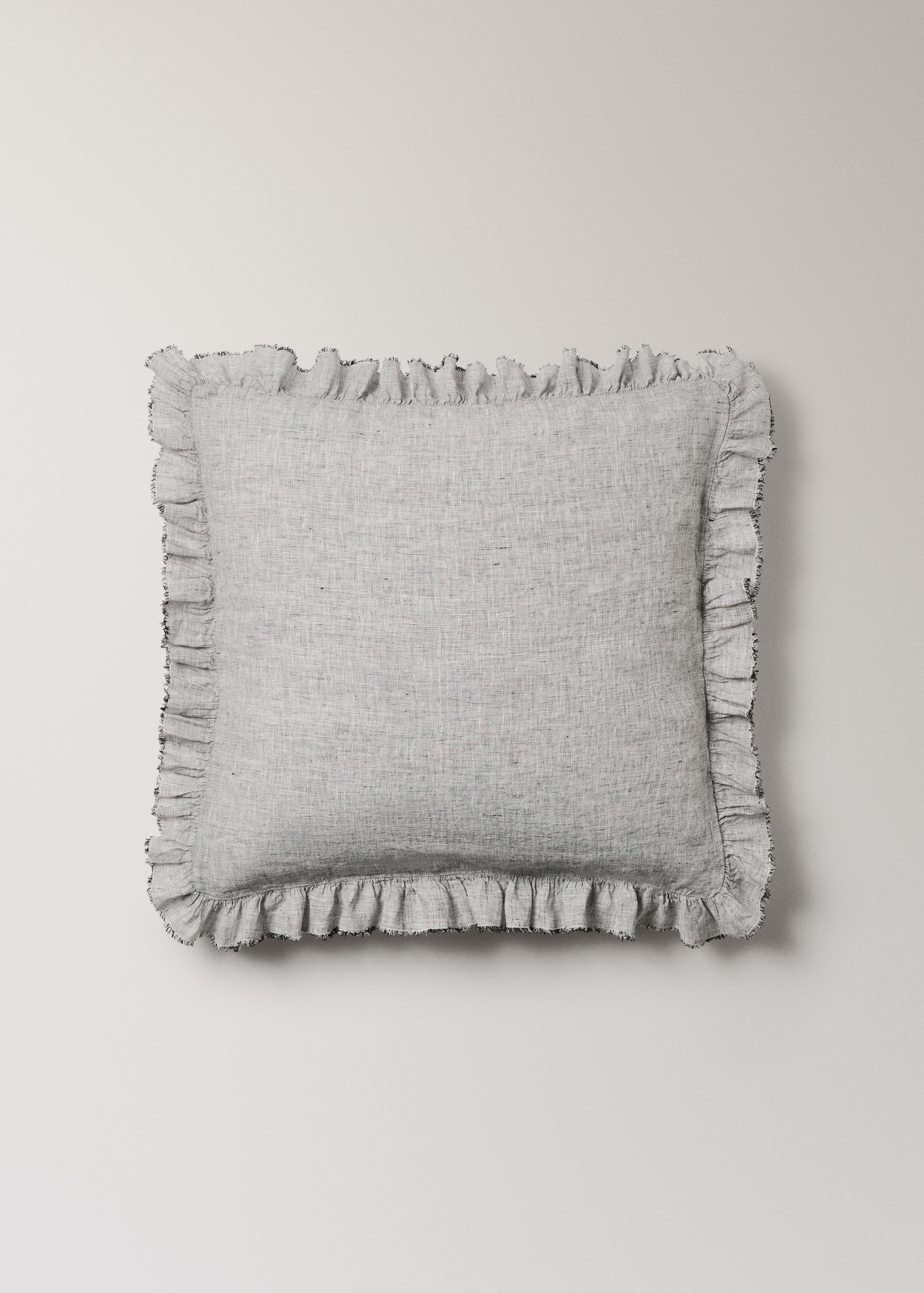 Linen pillowcase with ruffles 60x60 cm - Article without model