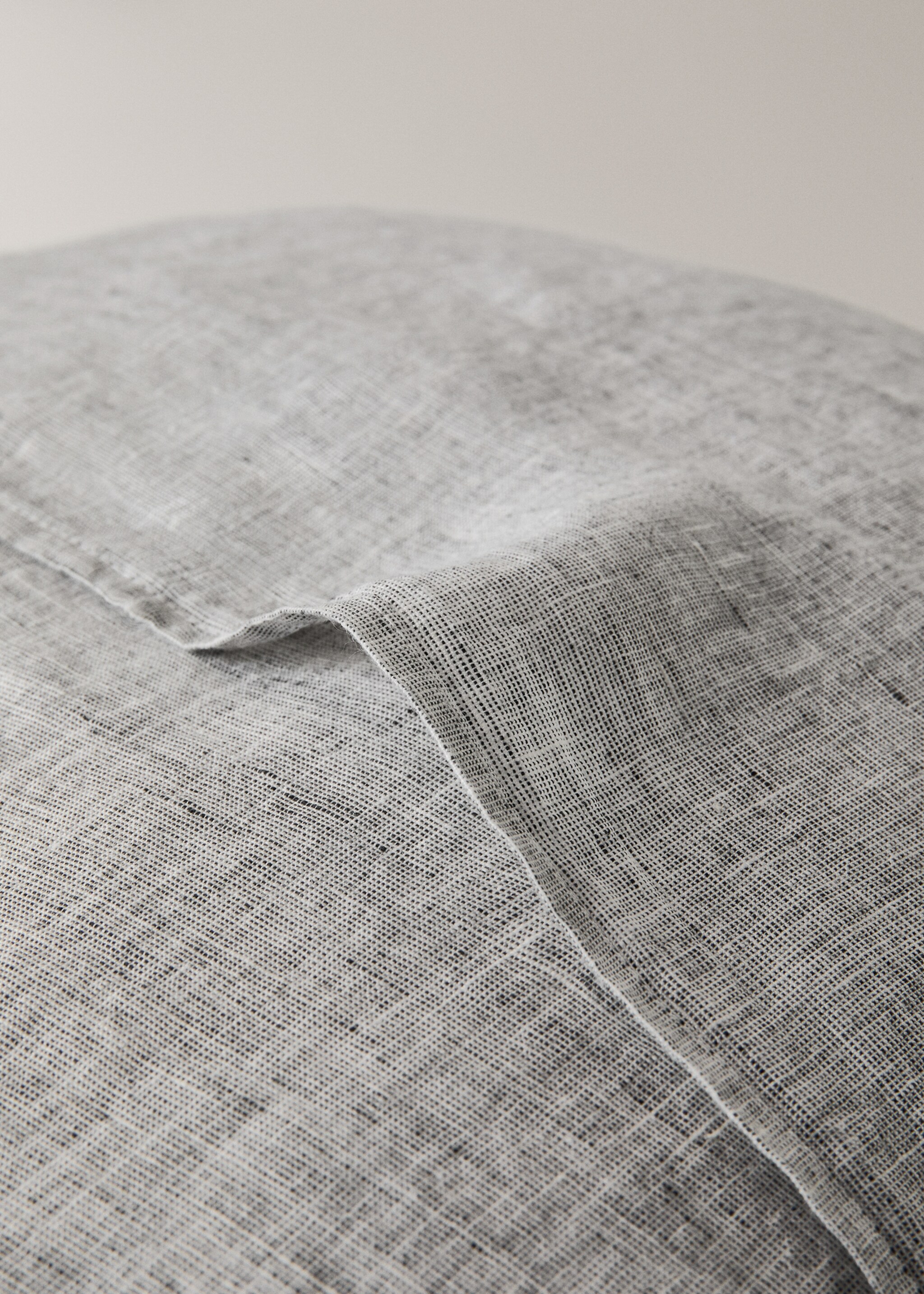 Linen pillowcase with ruffles 60x60 cm - Details of the article 2, Dark Heather Grey. Ref: 27012989-00.