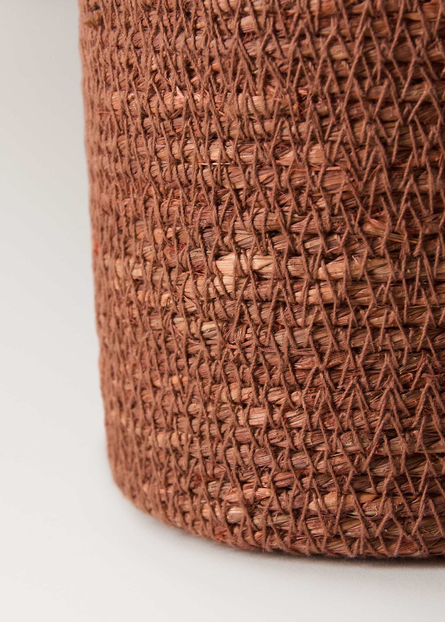 Basket with fringe detail - Details of the article 2