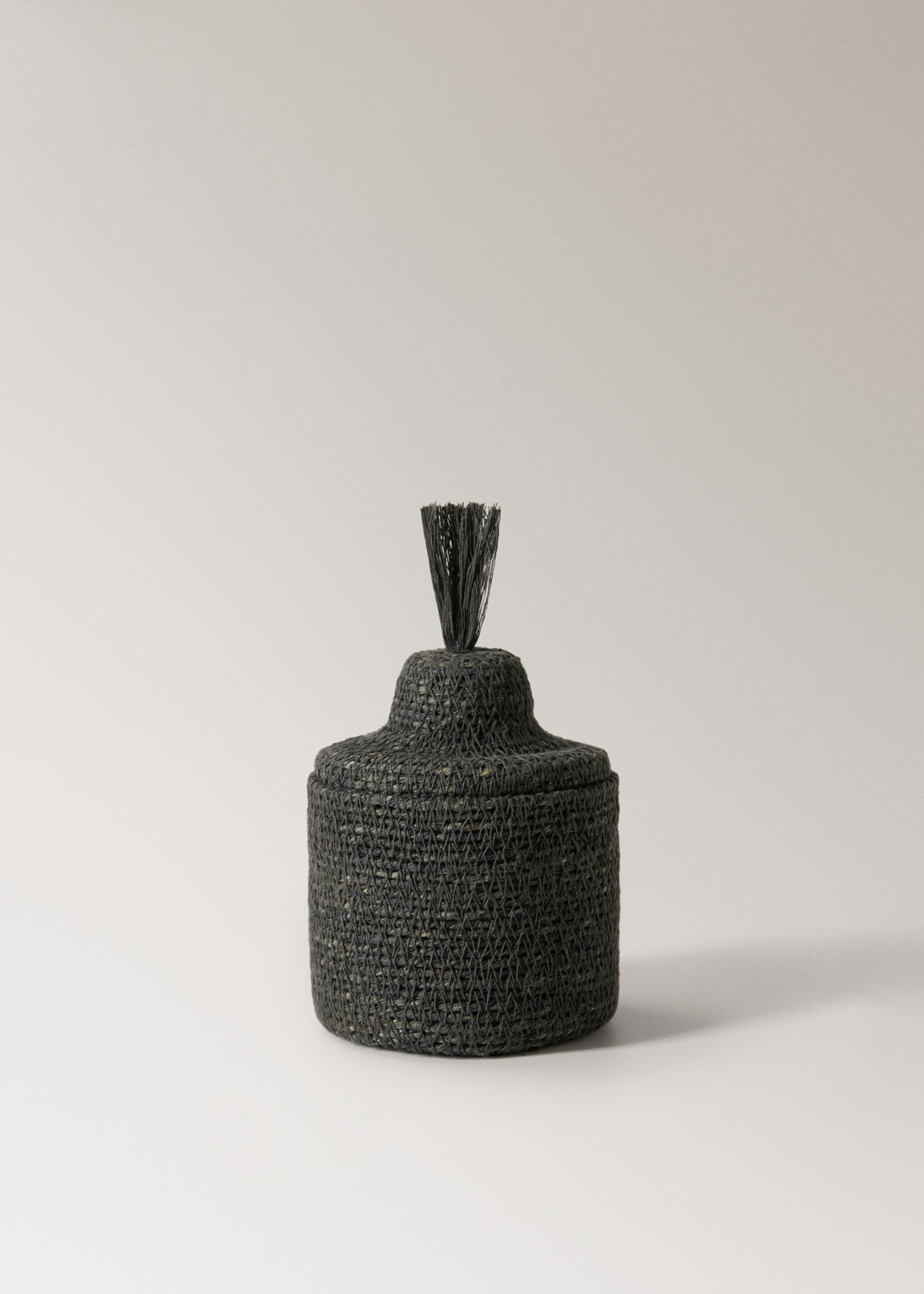 Basket with lid and tassel detail - Article without model, Dark Heather Grey. Ref: 27013282-00.