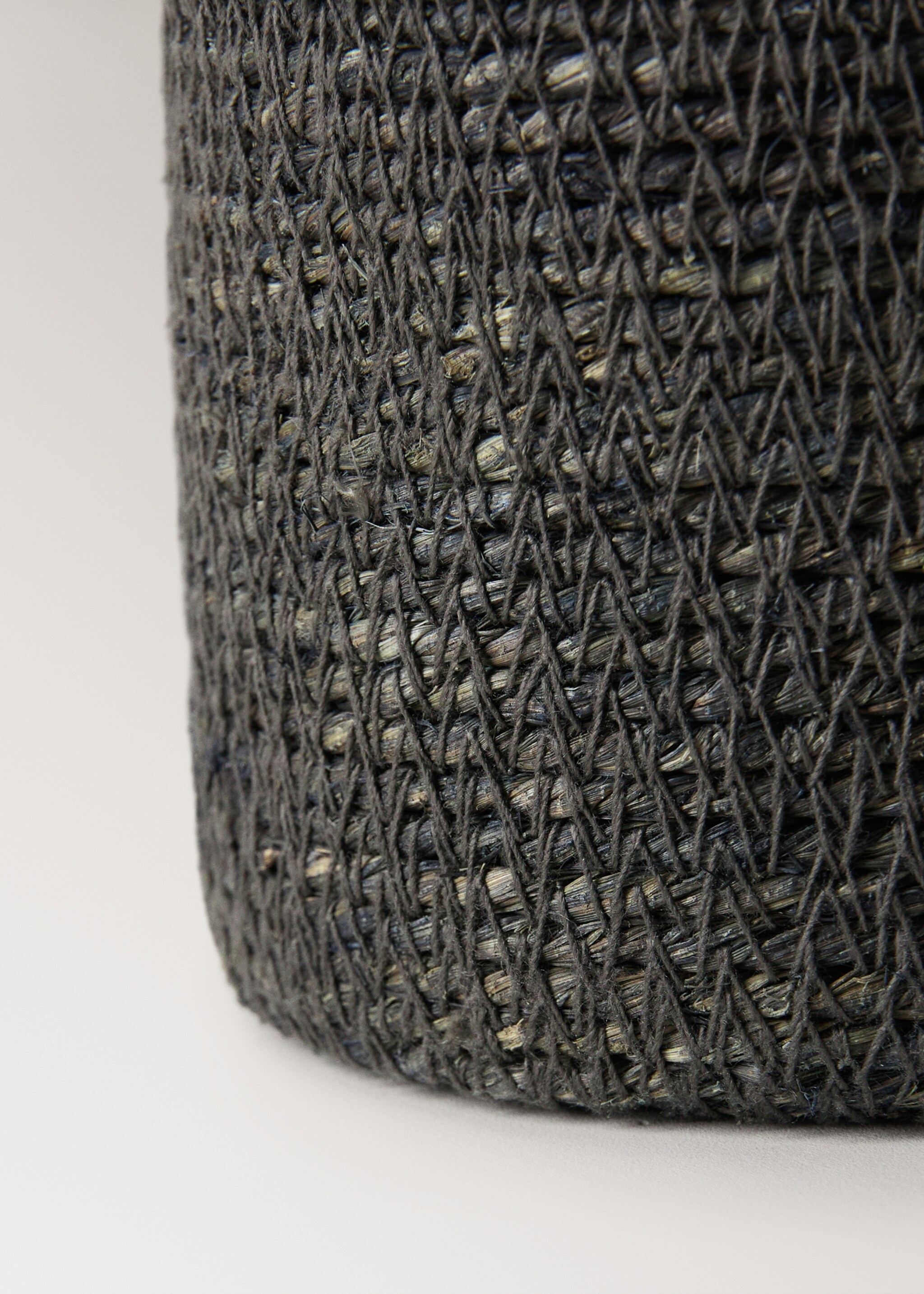 Basket with lid and tassel detail - Details of the article 2, Dark Heather Grey. Ref: 27013282-00.