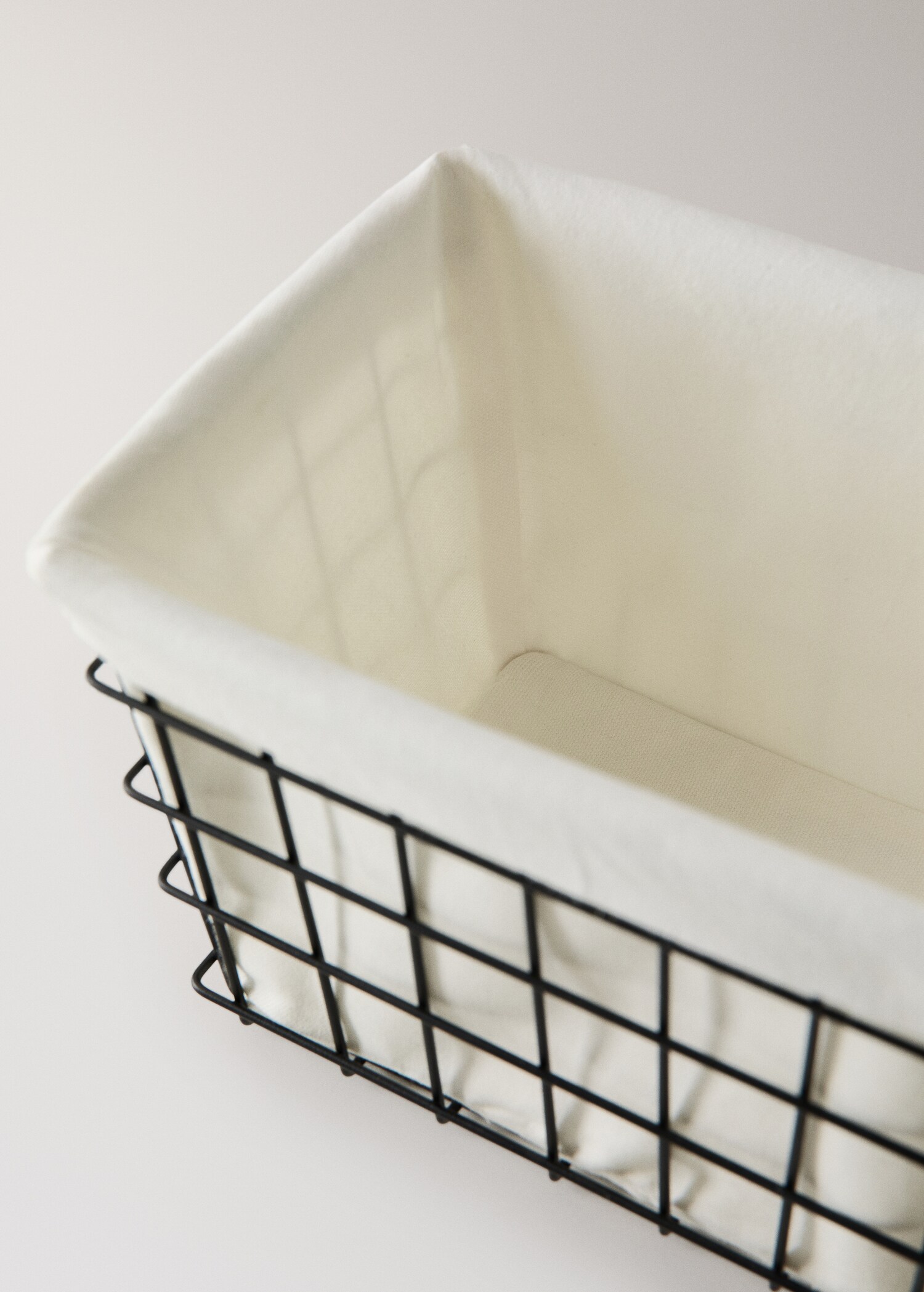 Small rectangular lined basket - Details of the article 1