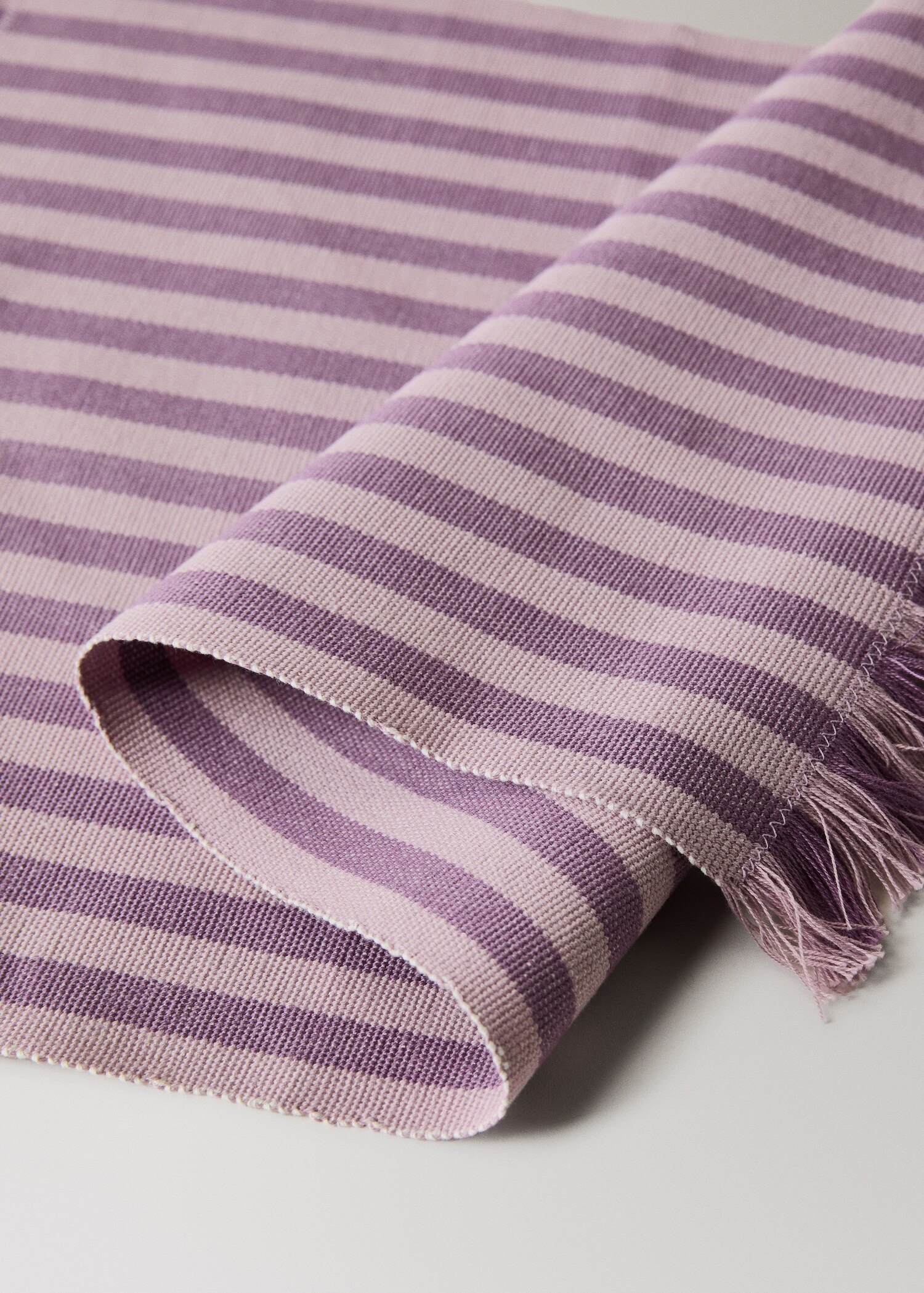 Yarn-dyed bicolour striped table mats - Details of the article 1