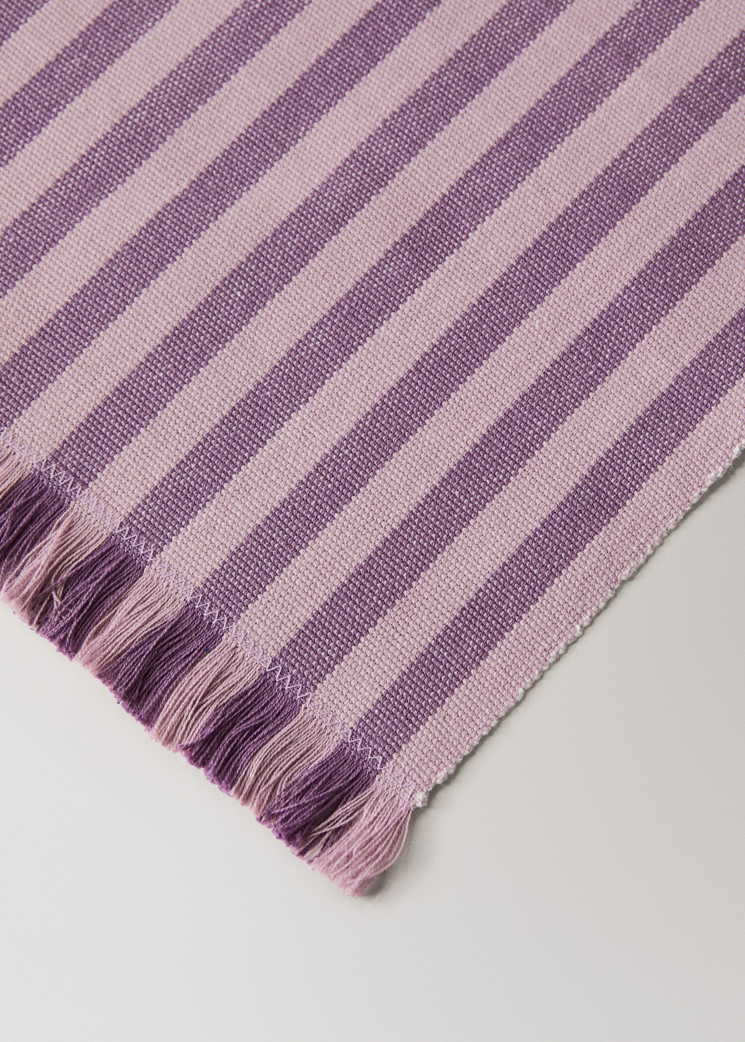 Yarn-dyed bicolour striped table mats - Details of the article 2