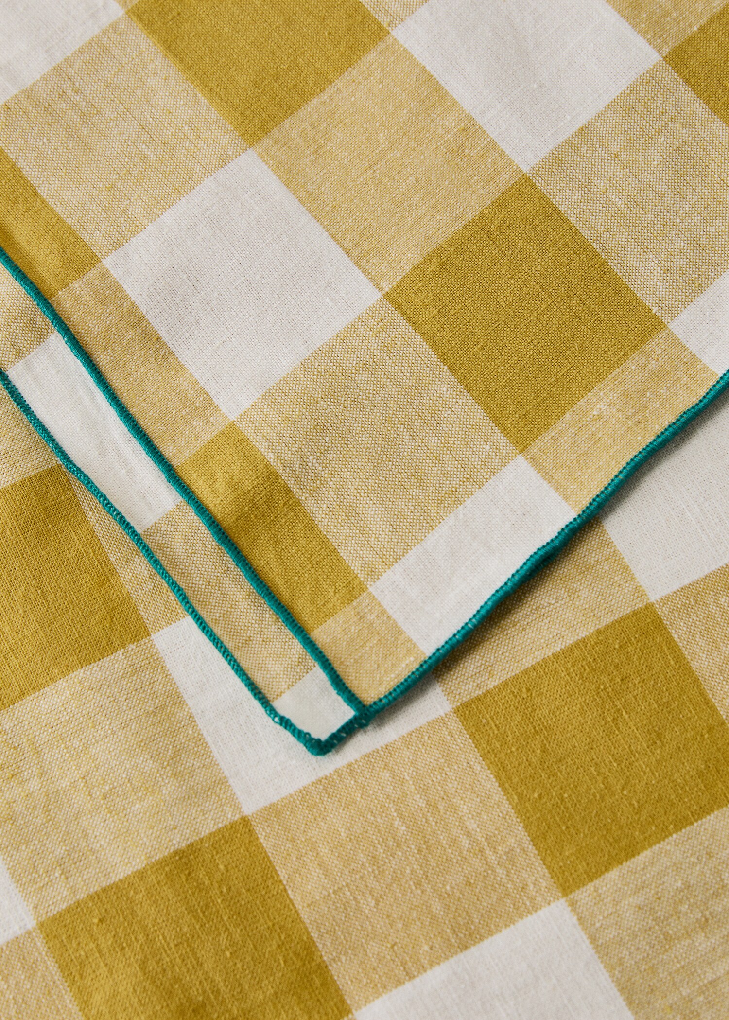 Cotton linen gingham tablecloth for 2 to 4 guests - Details of the article 2