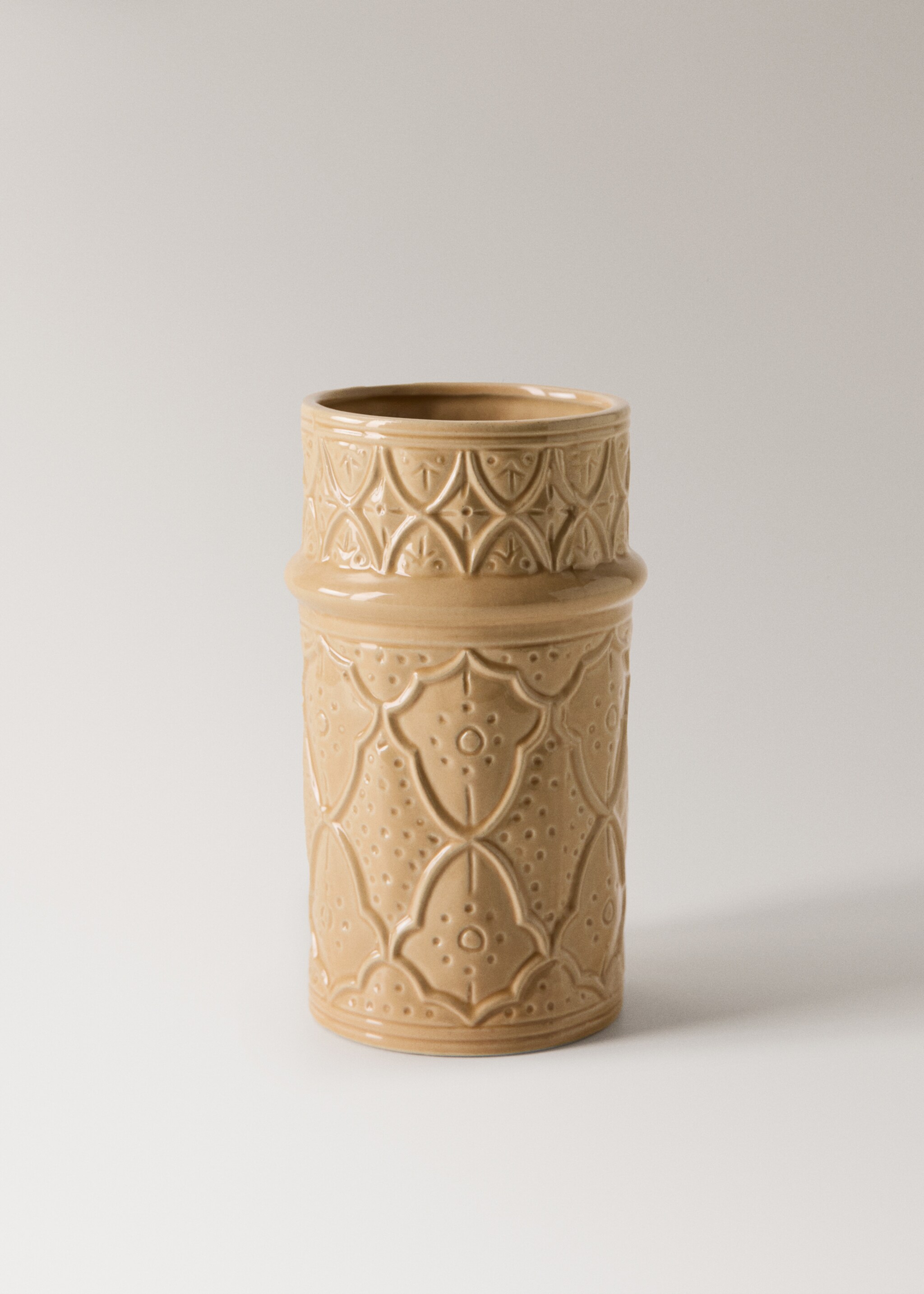 Medium stoneware embossed vase - Article without model, Ochre. Ref: 27013300-00.