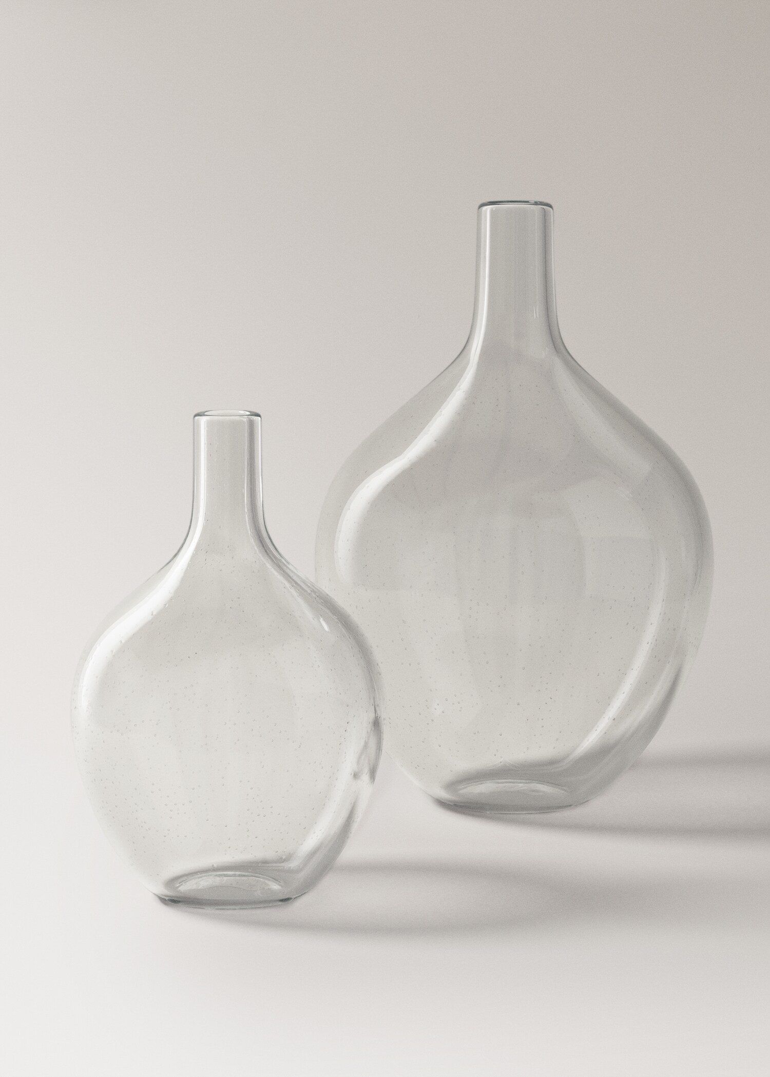 Medium glass bottle vase - Details of the article 3