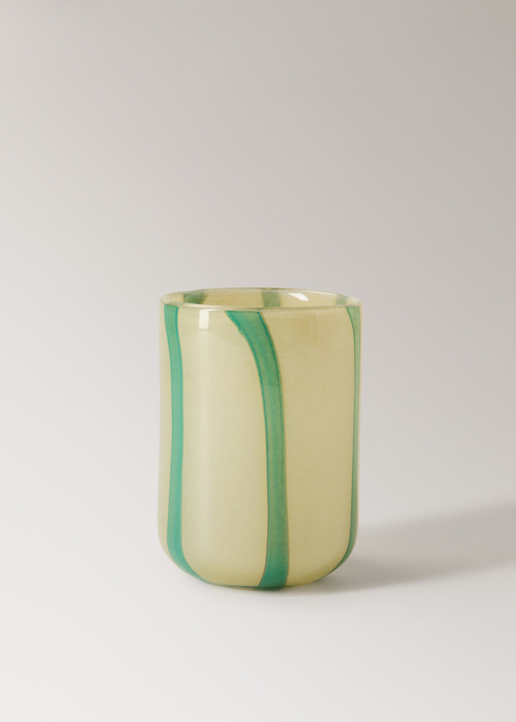 Medium-colored lined glass vase - Article without model, Pastel Yellow. Ref: 27013309-00.