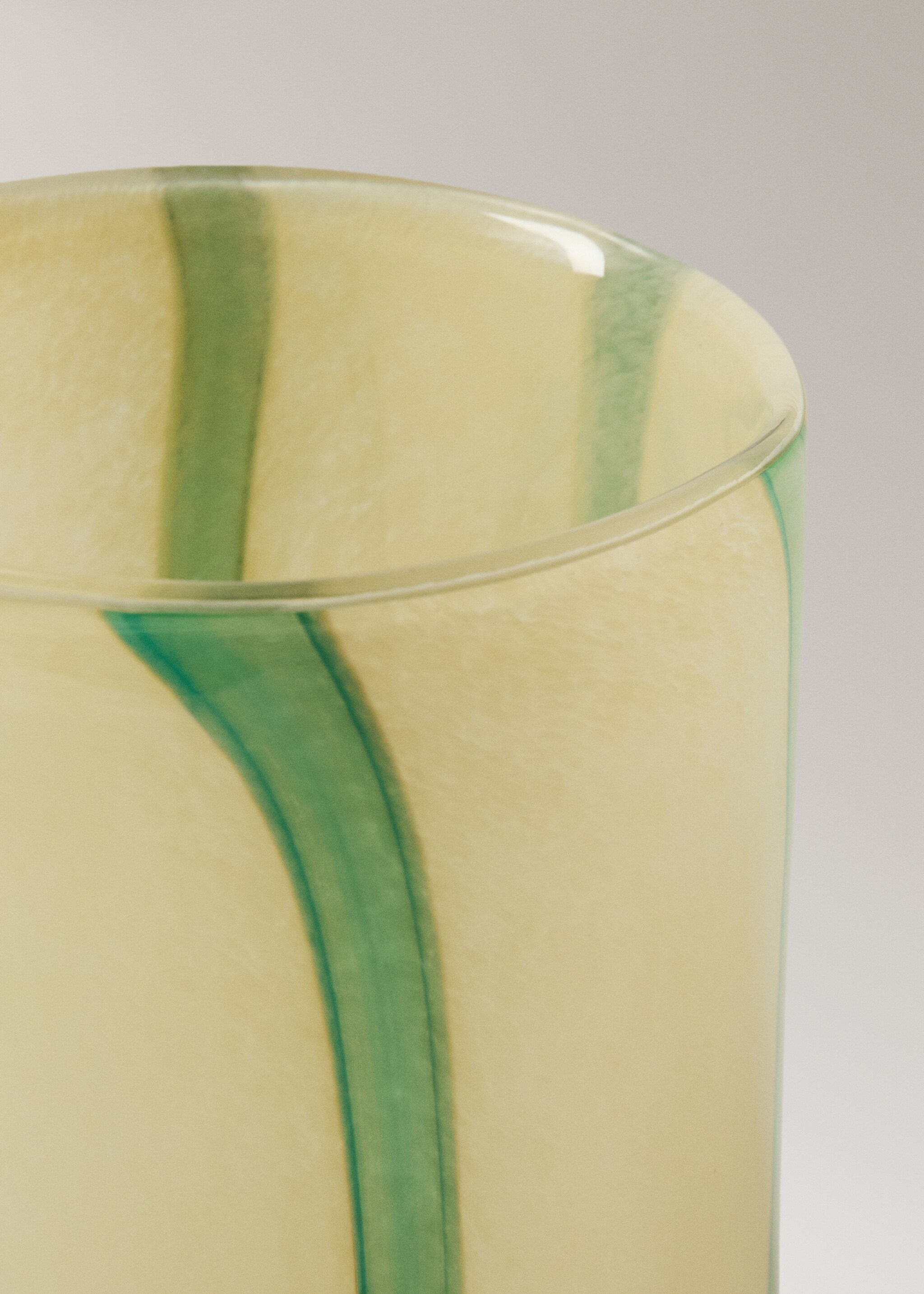 Medium-colored lined glass vase - Details of the article 1, Pastel Yellow. Ref: 27013309-00.