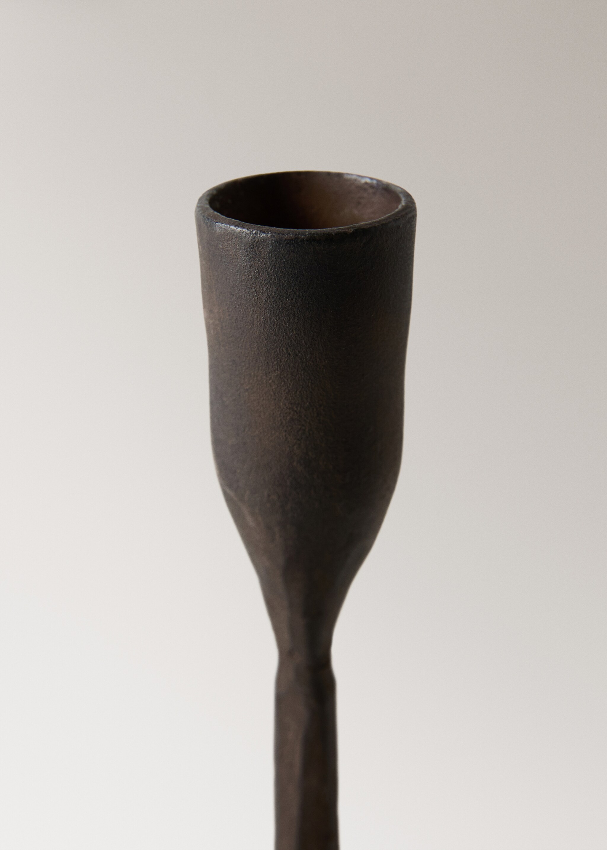 Low iron candle holder - Details of the article 1, Chocolate. Ref: 27013314-00.