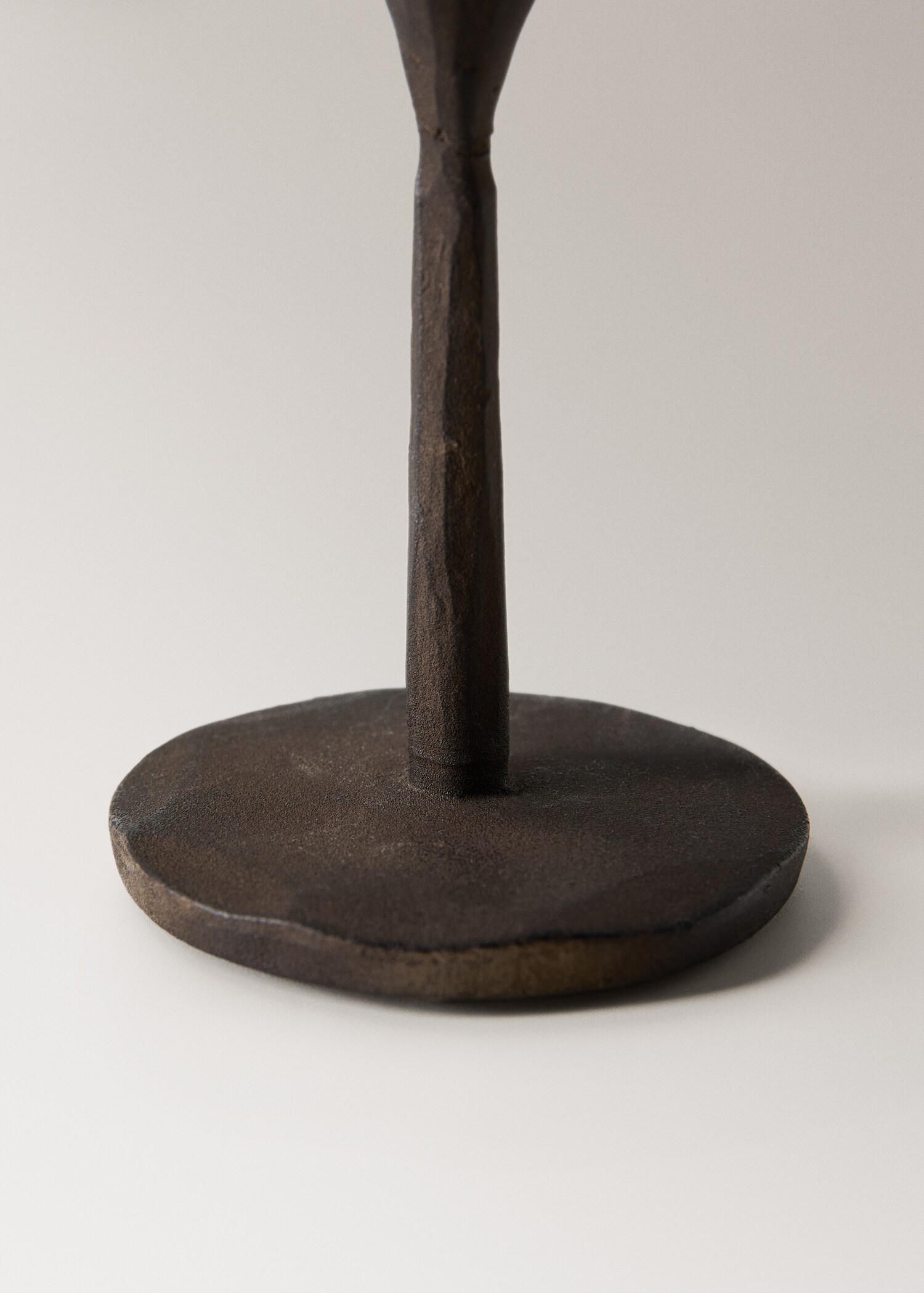 Low iron candle holder - Details of the article 2